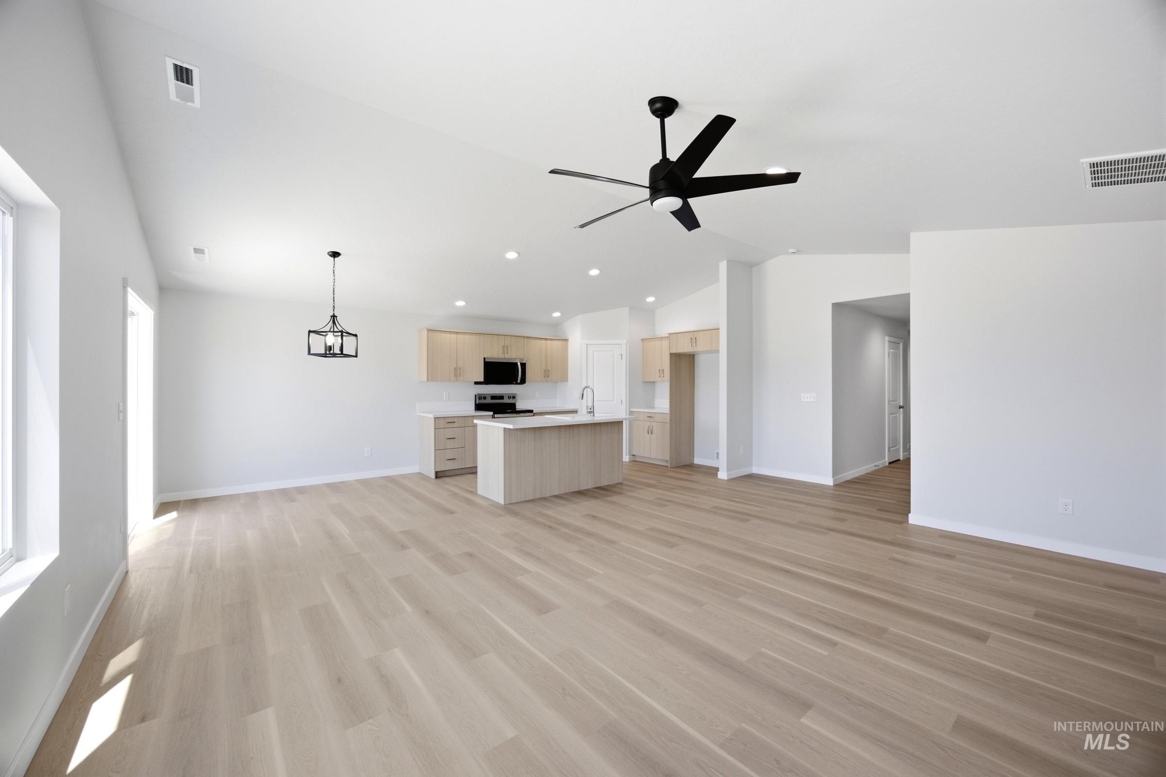 223 Hildago Way, Caldwell, Idaho 83605, 3 Bedrooms, 2 Bathrooms, Residential For Sale, Price $439,990,MLS 98994552