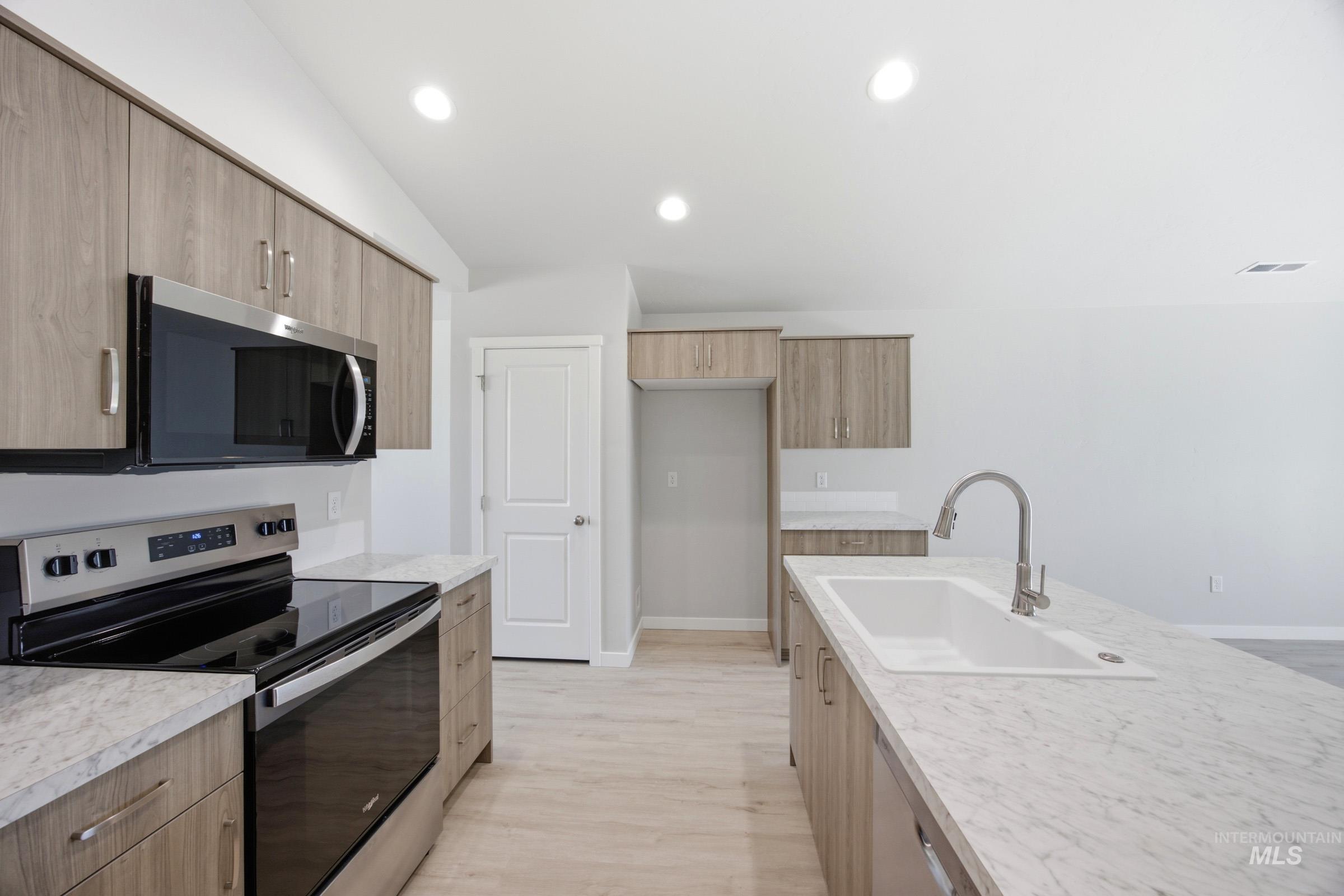 221 Hildago Way, Caldwell, Idaho 83605, 3 Bedrooms, 2 Bathrooms, Residential For Sale, Price $411,990, 98994553