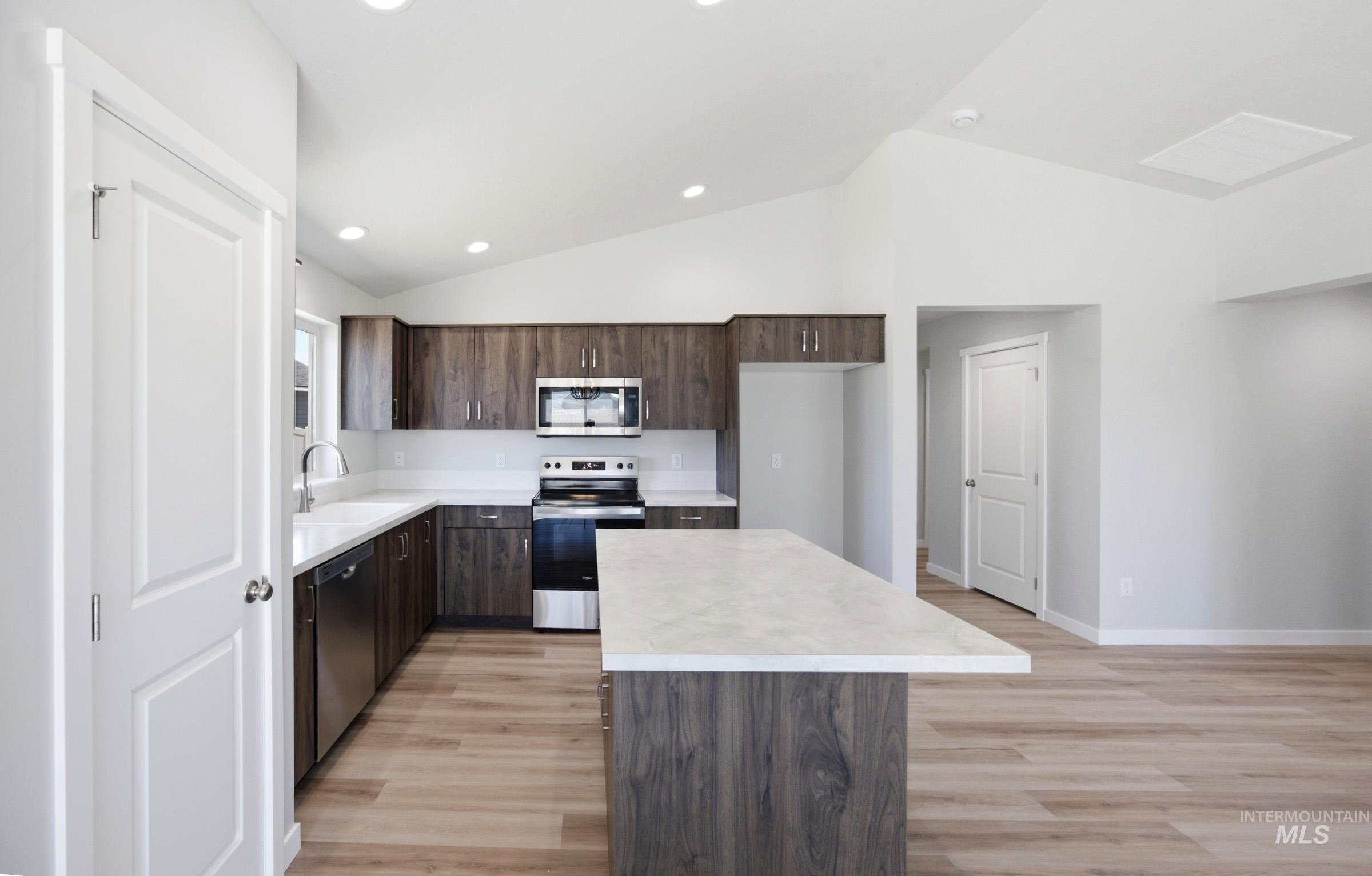 219 Hildago Way, Caldwell, Idaho 83605, 3 Bedrooms, 2 Bathrooms, Residential For Sale, Price $438,990,MLS 98994555