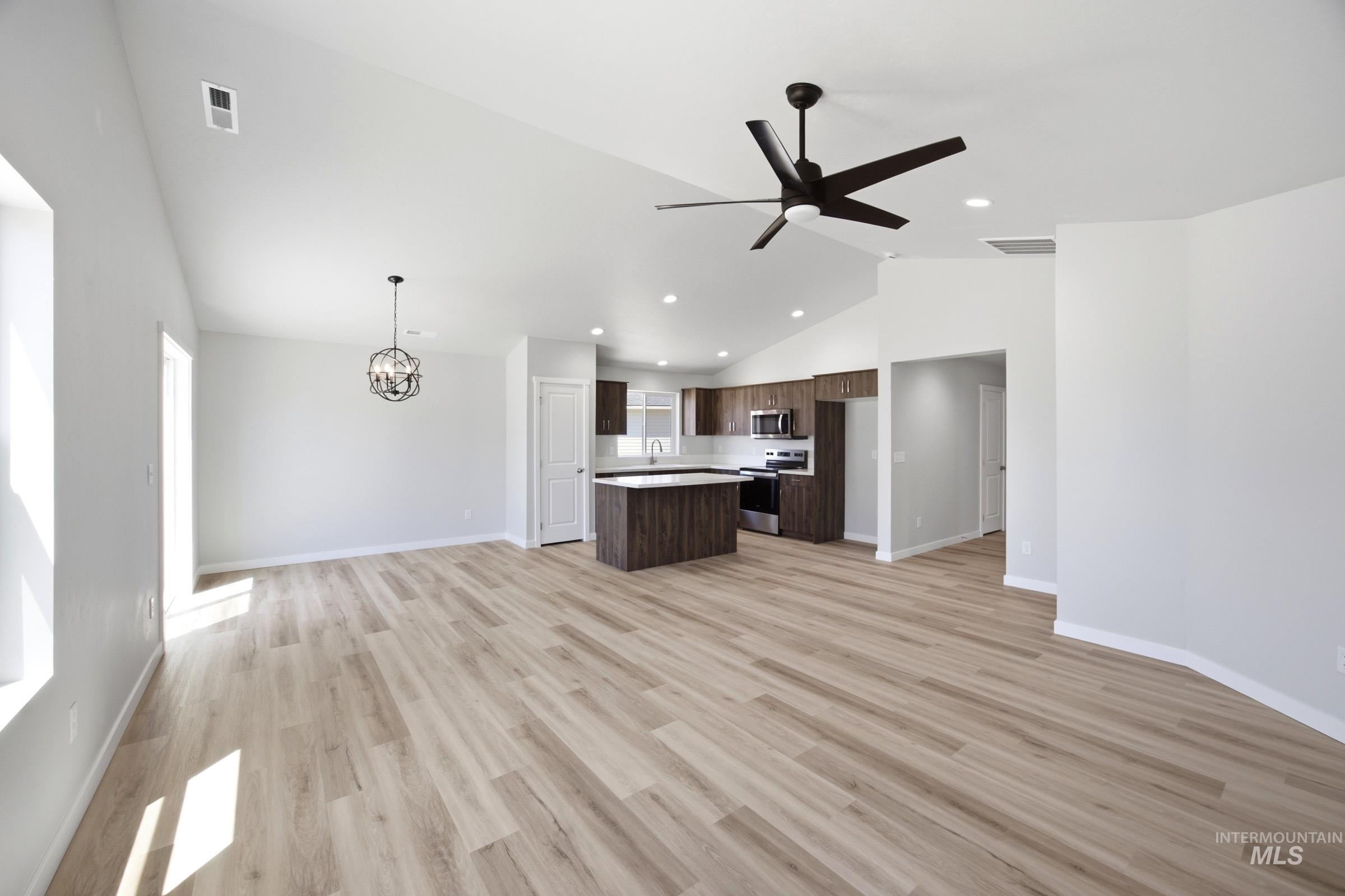 219 Hildago Way, Caldwell, Idaho 83605, 3 Bedrooms, 2 Bathrooms, Residential For Sale, Price $438,990,MLS 98994555