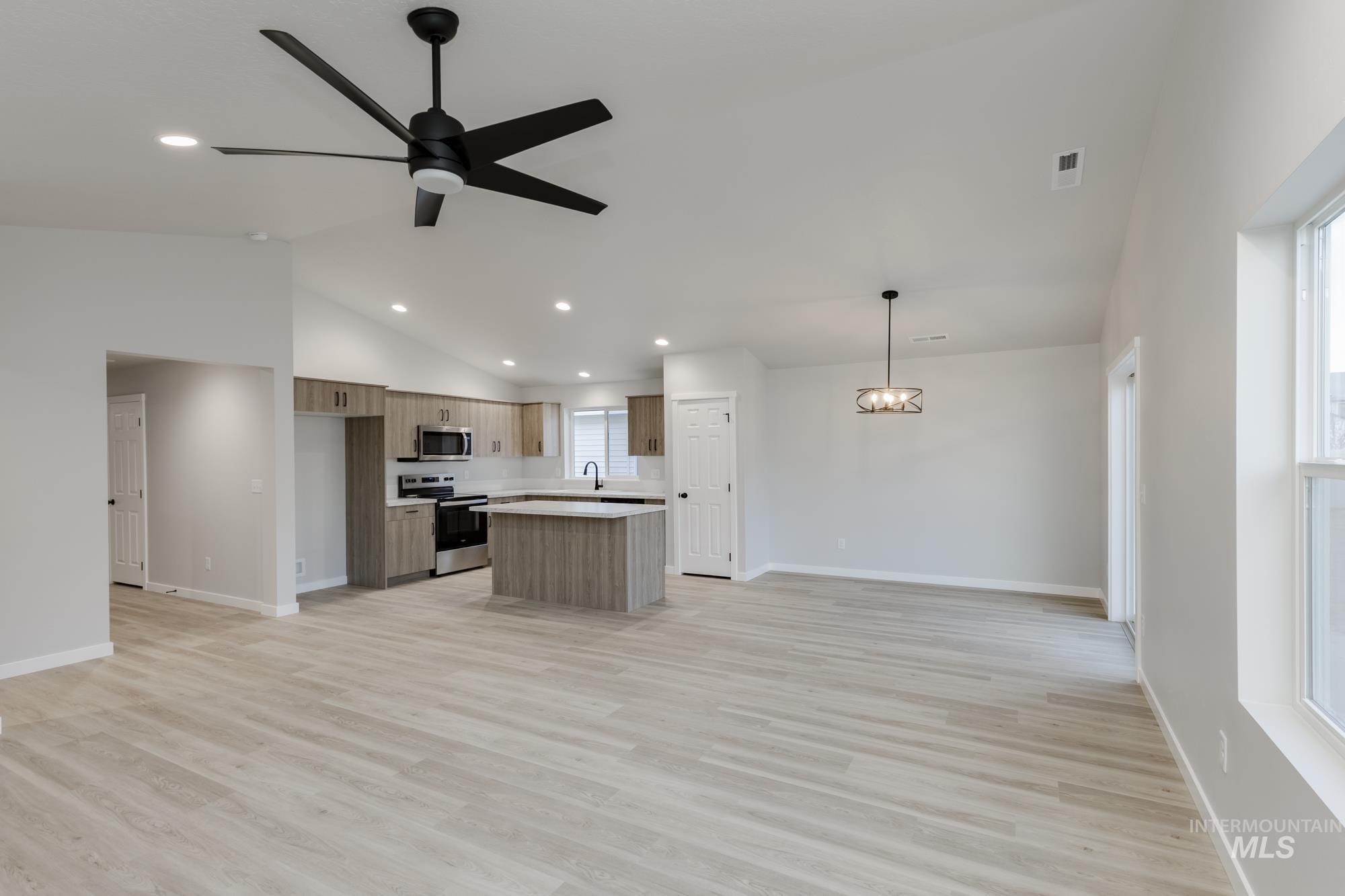 219 Hildago Way, Caldwell, Idaho 83605, 3 Bedrooms, 2 Bathrooms, Residential For Sale, Price $438,990, 98994555