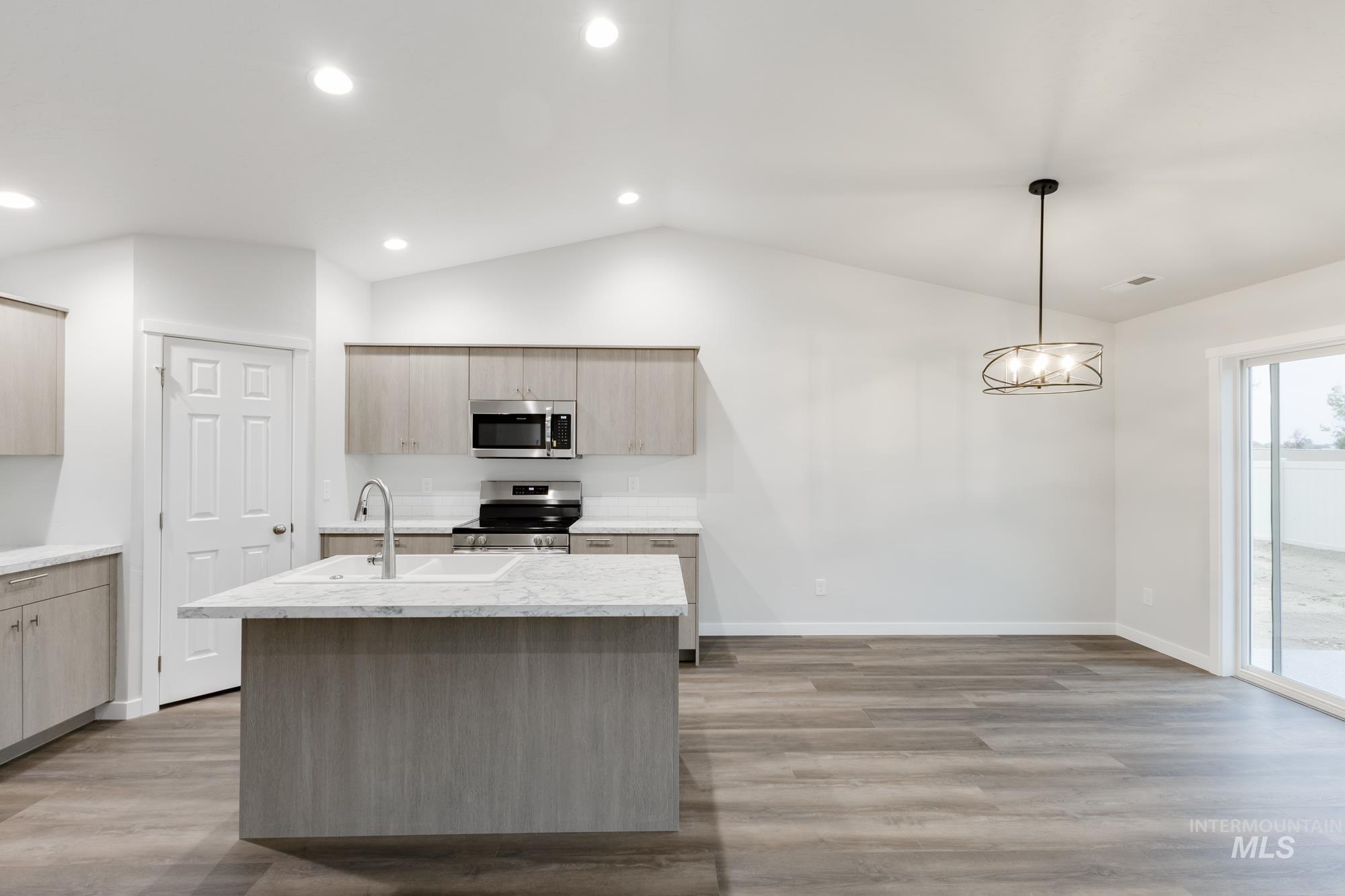 3081 W Animas Creek Dr, Kuna, Idaho 83634, 3 Bedrooms, 2 Bathrooms, Residential For Sale, Price $429,990, 98994561