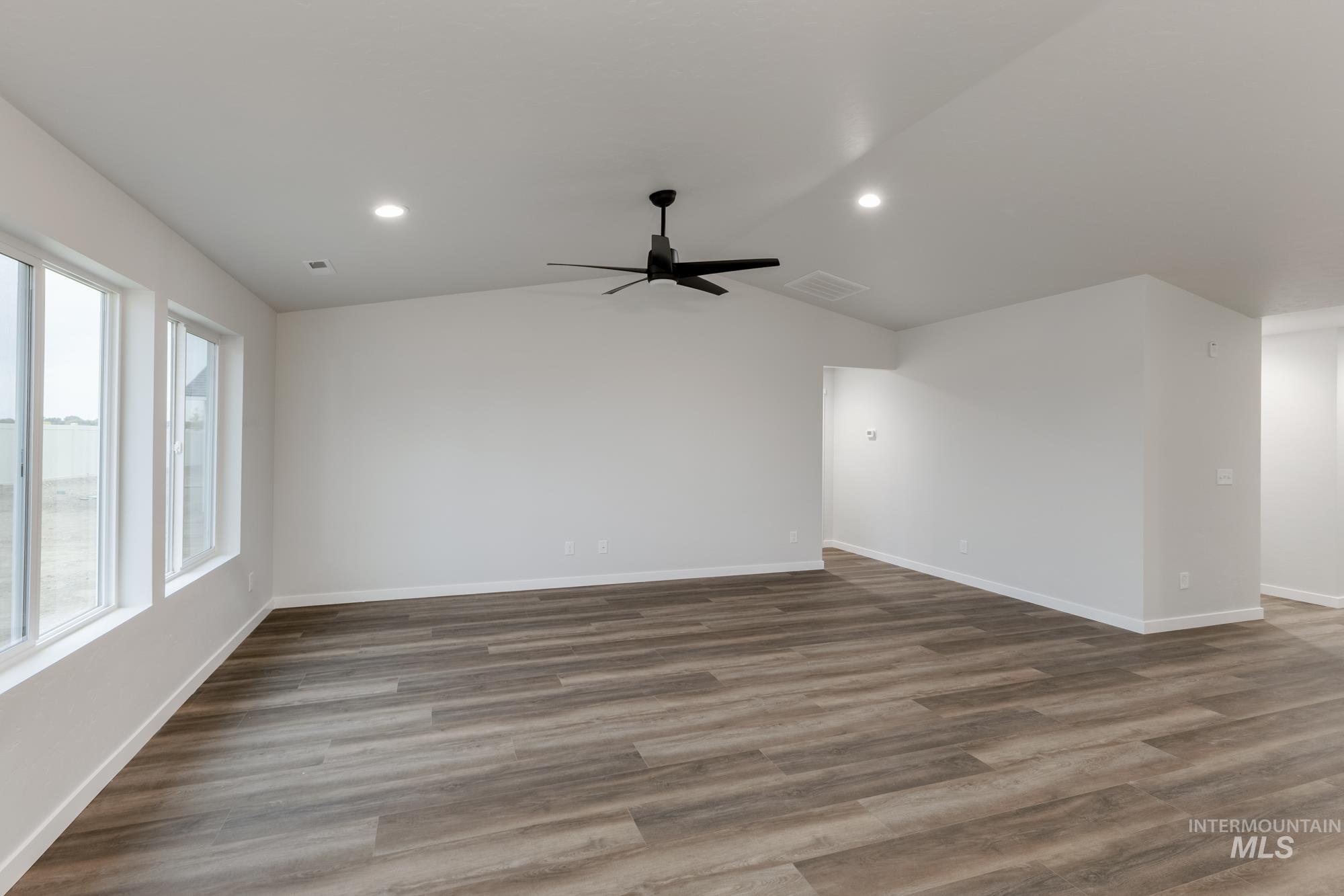3081 W Animas Creek Dr, Kuna, Idaho 83634, 3 Bedrooms, 2 Bathrooms, Residential For Sale, Price $429,990, 98994561