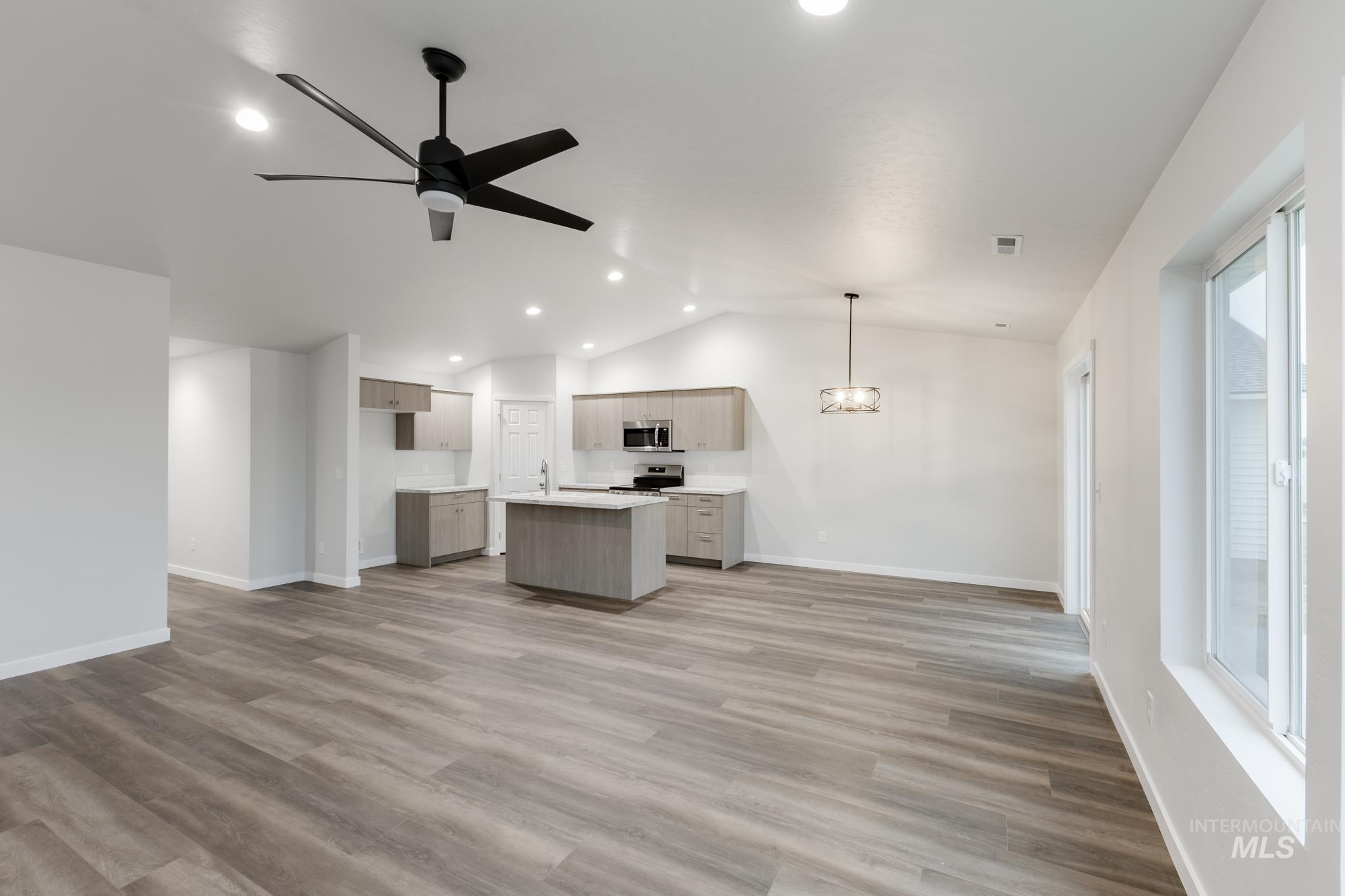 3081 W Animas Creek Dr, Kuna, Idaho 83634, 3 Bedrooms, 2 Bathrooms, Residential For Sale, Price $429,990, 98994561