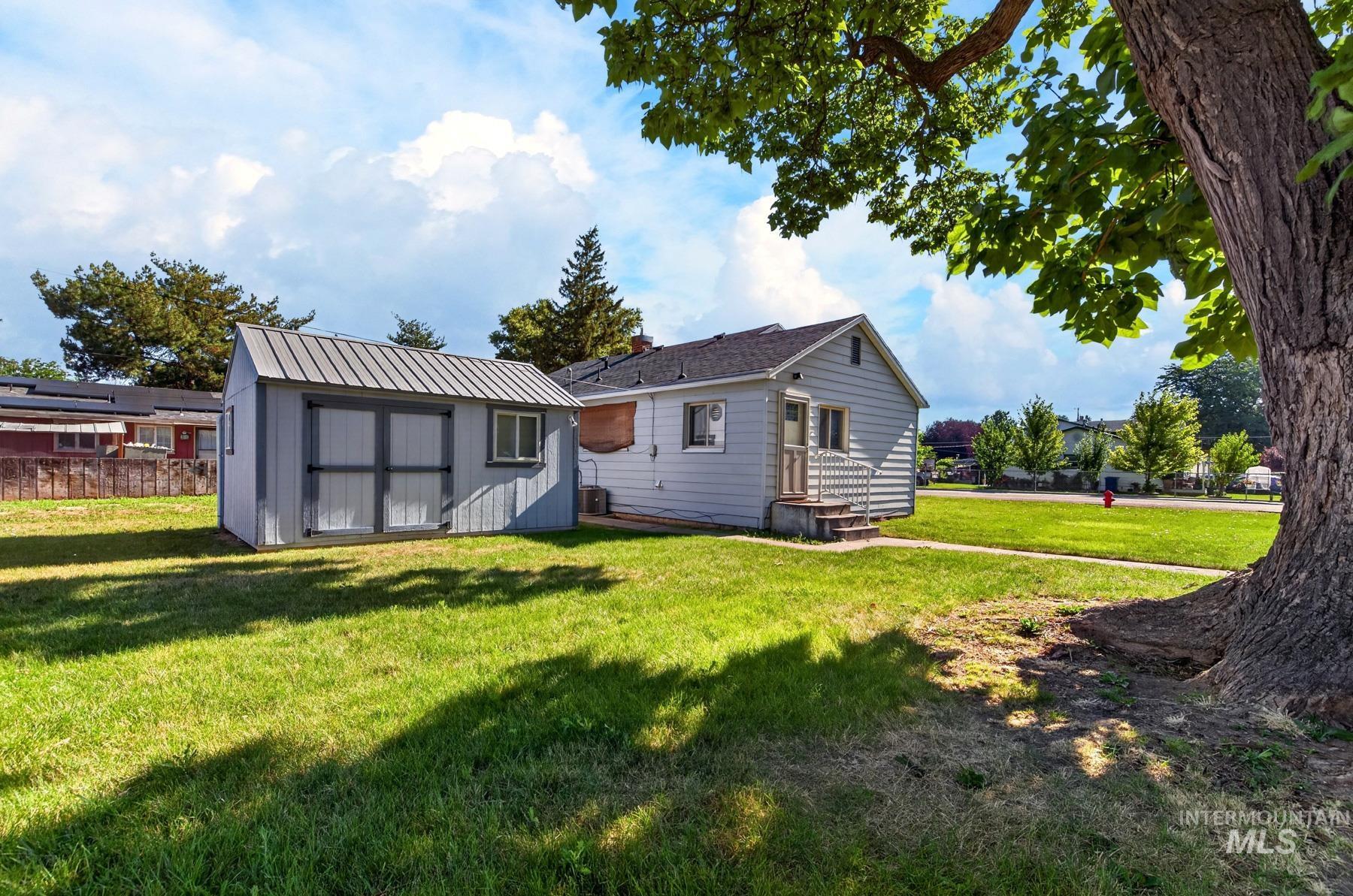 2624 College Ave, Caldwell, Idaho 83605, 3 Bedrooms, 1 Bathroom, Residential For Sale, Price $339,900, 98994569
