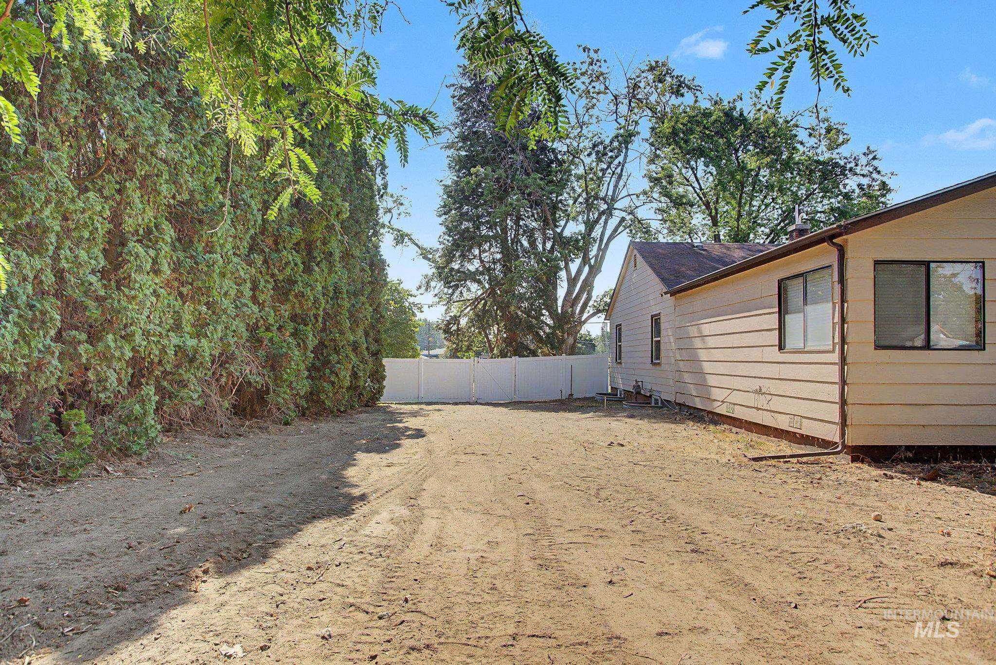 3429 11th St, Lewiston, Idaho 83501, 5 Bedrooms, 3 Bathrooms, Residential For Sale, Price $399,000,MLS 98994575