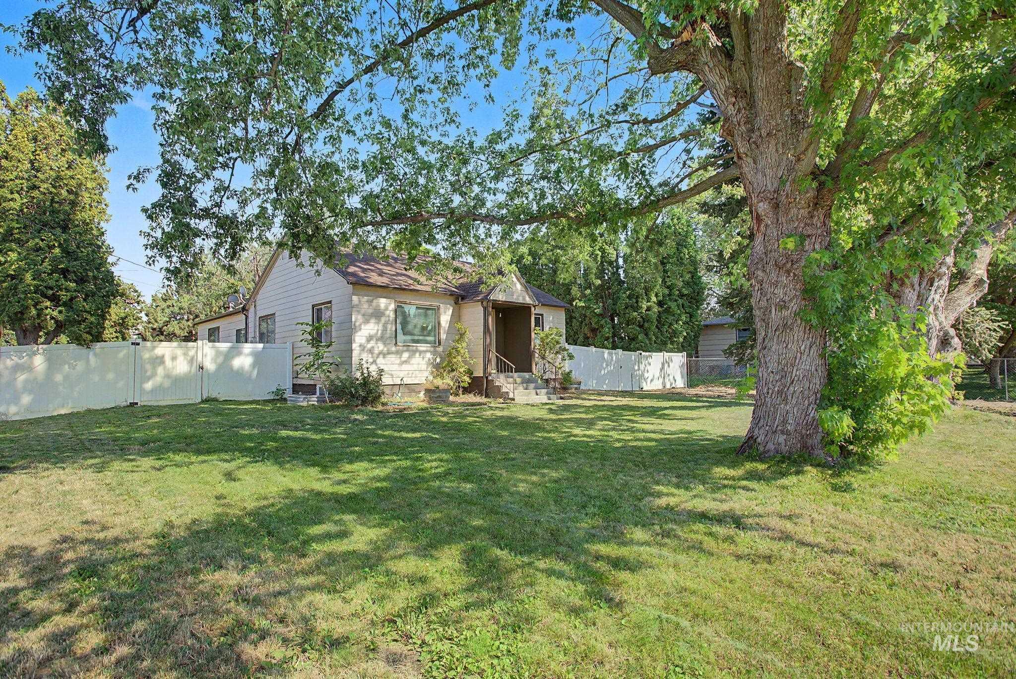 3429 11th St, Lewiston, Idaho 83501, 5 Bedrooms, 3 Bathrooms, Residential For Sale, Price $399,000,MLS 98994575