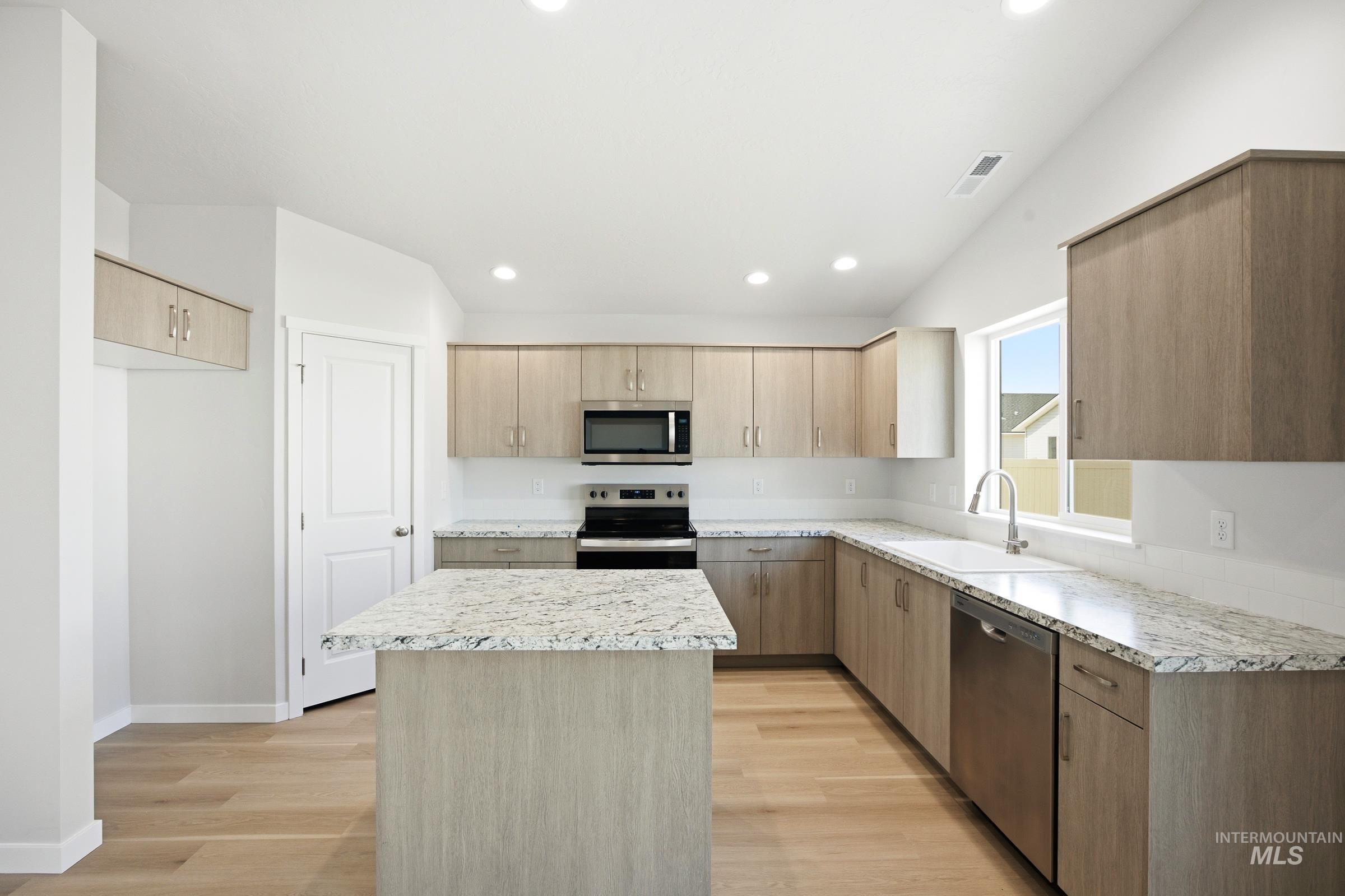 16579 N Shorthorn Lp, Nampa, Idaho 83651, 4 Bedrooms, 2 Bathrooms, Residential For Sale, Price $452,990,MLS 98994580