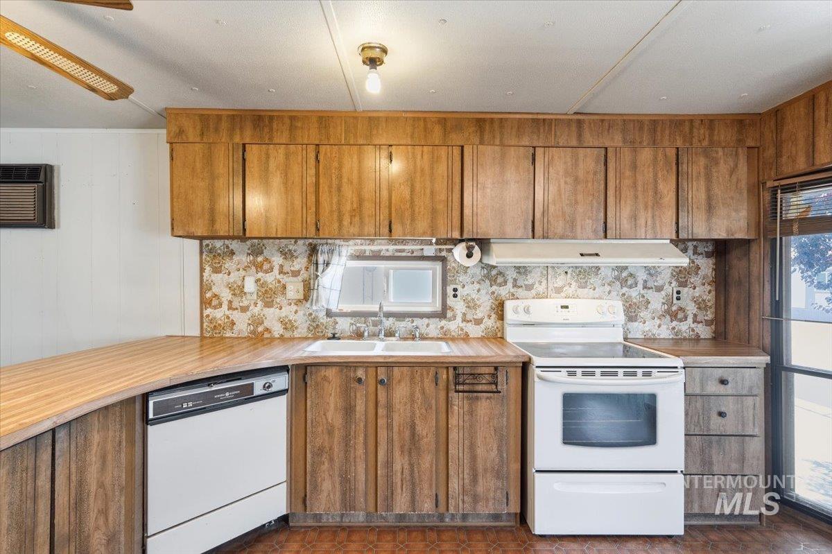 2712 N Argentina Ln, Boise, Idaho 83704, 2 Bedrooms, 1 Bathroom, Residential For Sale, Price $65,000,MLS 98994582