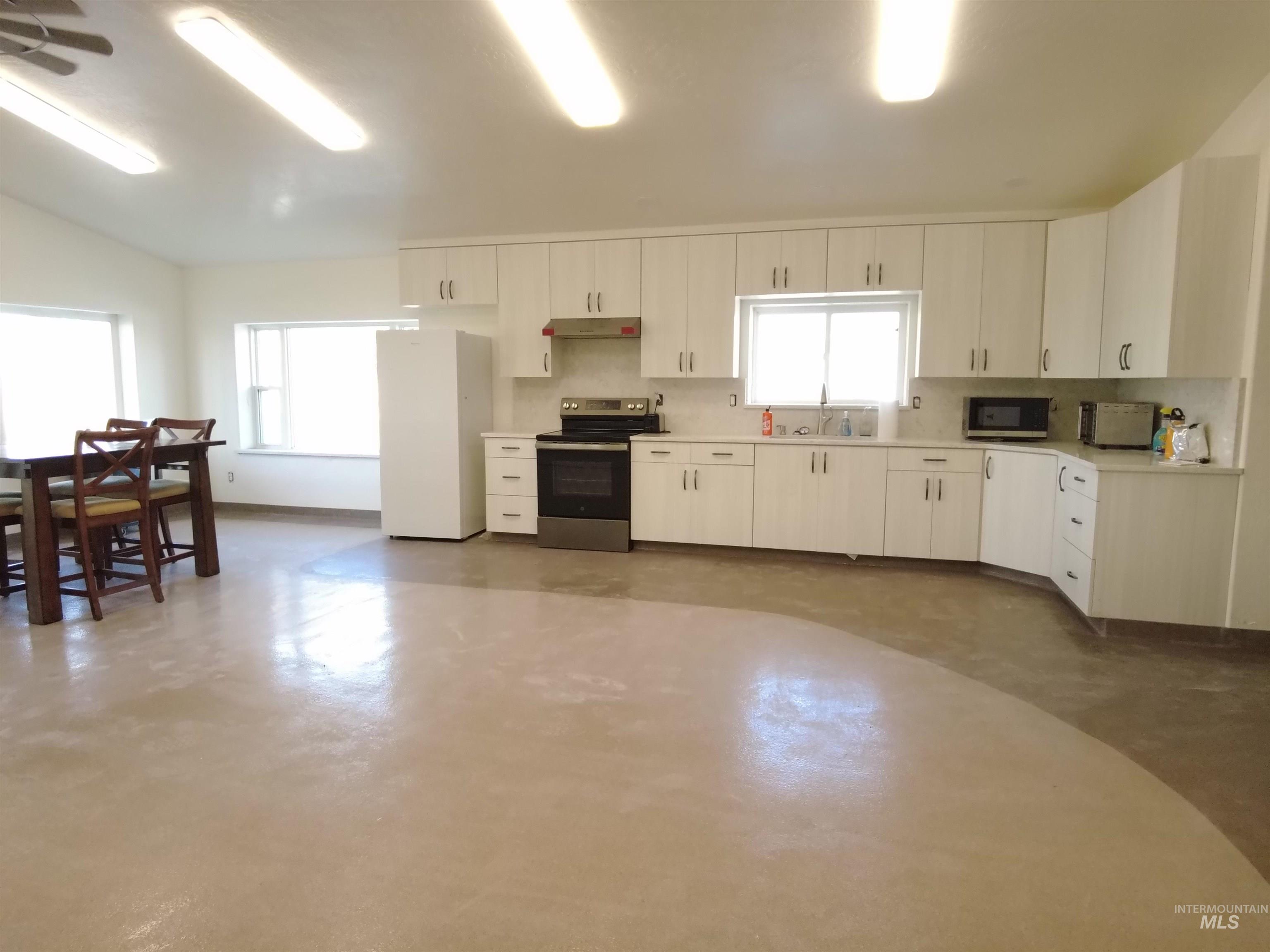 215 E 520 N, Shoshone, Idaho 83352, 3 Bedrooms, 2 Bathrooms, Residential For Sale, Price $875,000,MLS 98994591