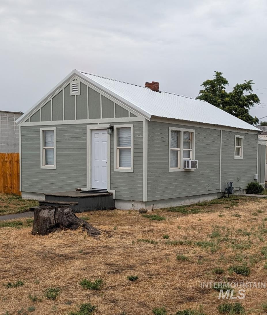 388 SE 2nd St, Ontario, Oregon 97914, 2 Bedrooms, 1 Bathroom, Residential For Sale, Price $244,000, 98994603