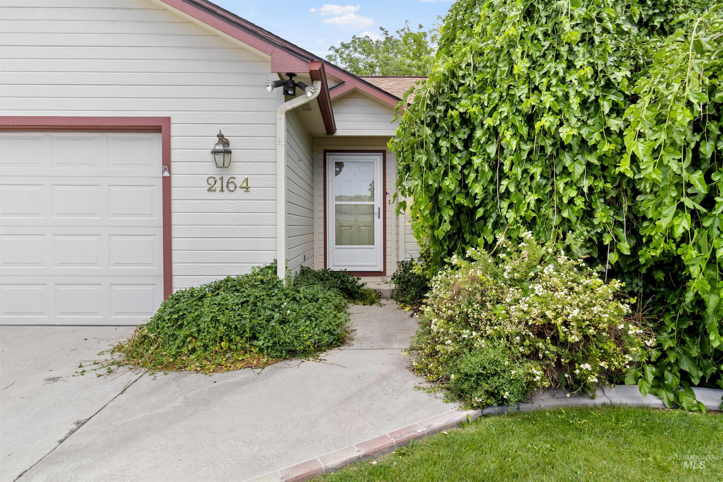 2164 Julie Ln, Twin Falls, Idaho 83301, 3 Bedrooms, 2 Bathrooms, Residential For Sale, Price $409,900, 98994604