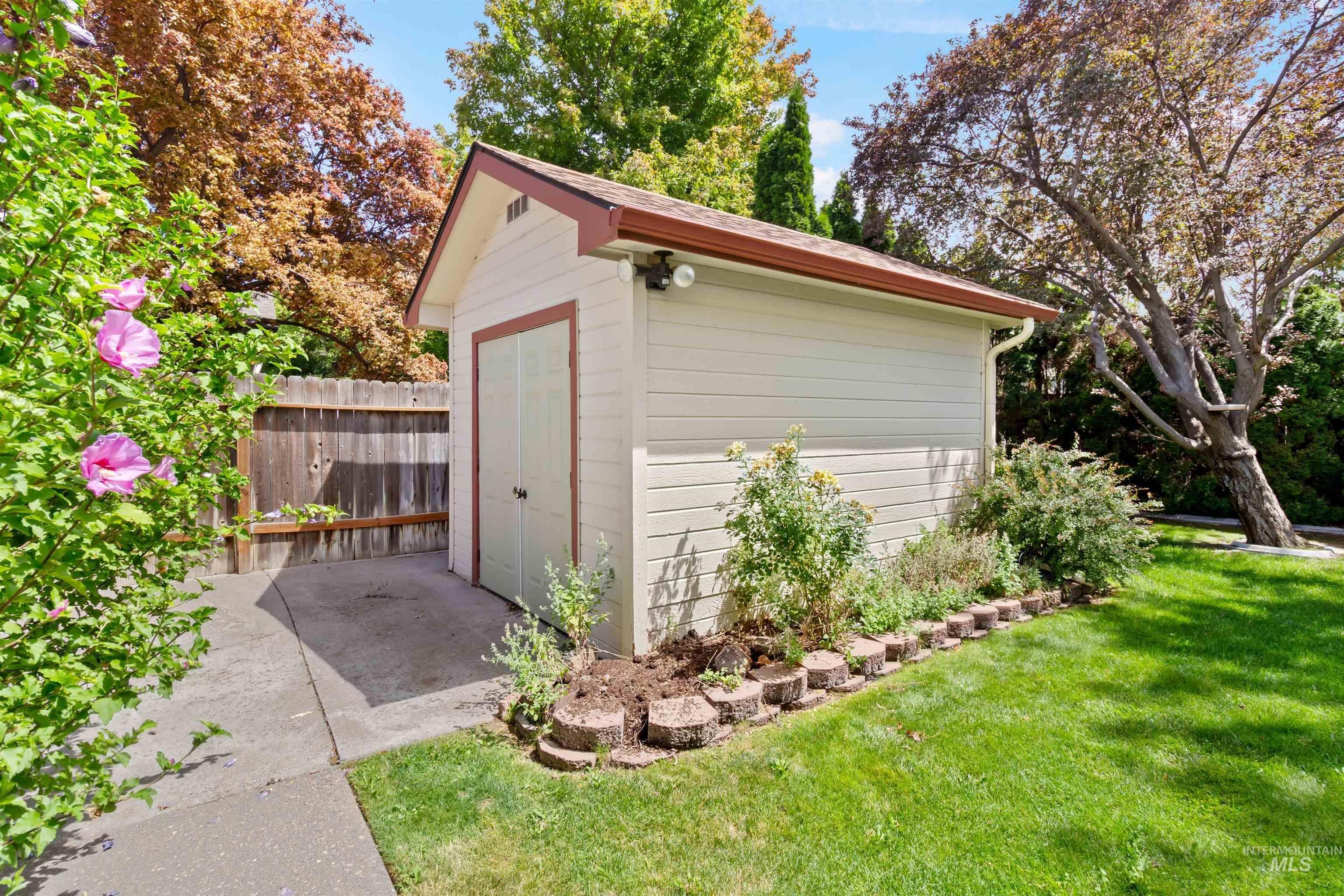 2164 Julie Ln, Twin Falls, Idaho 83301, 3 Bedrooms, 2 Bathrooms, Residential For Sale, Price $409,900, 98994604