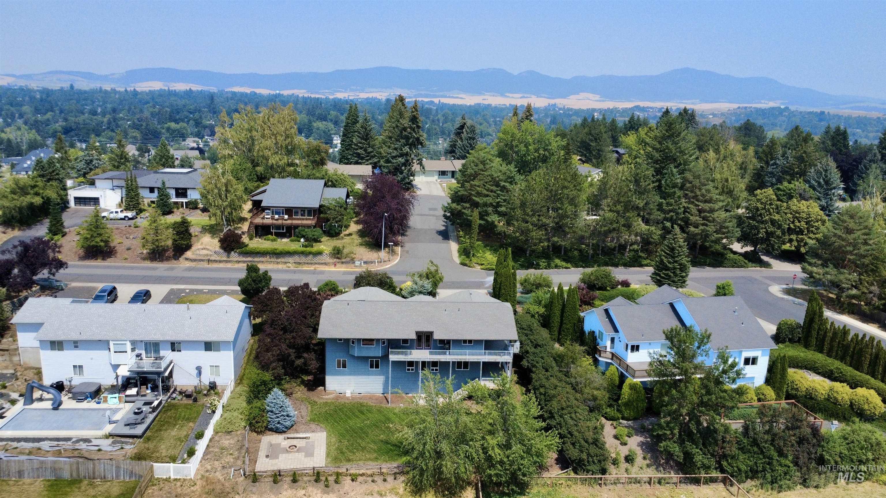 793 Indian Hills Dr, Moscow, Idaho 83843, 5 Bedrooms, 3 Bathrooms, Residential For Sale, Price $695,000,MLS 98994616