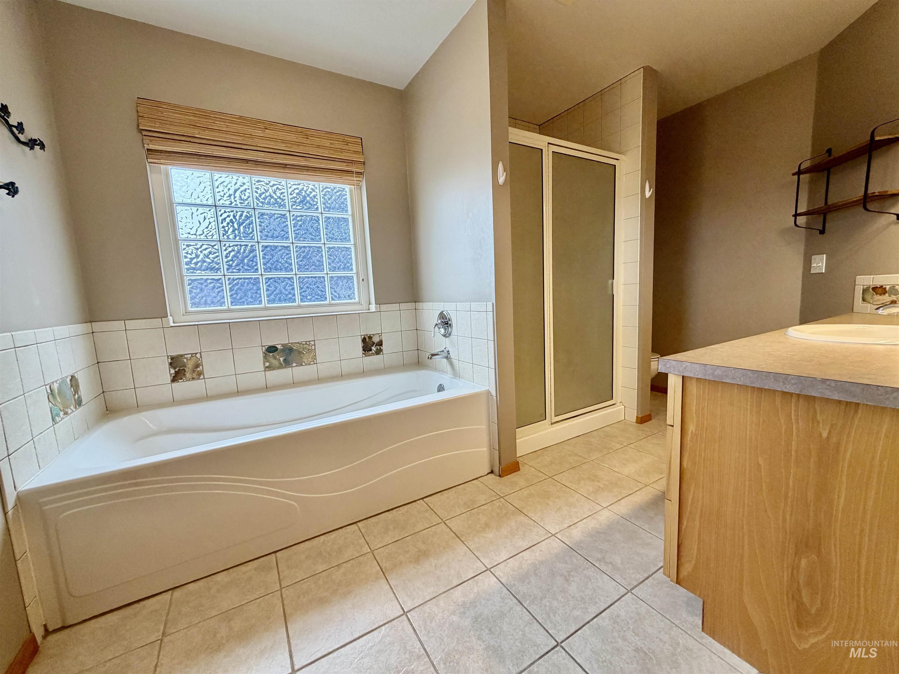 793 Indian Hills Dr, Moscow, Idaho 83843, 5 Bedrooms, 3 Bathrooms, Residential For Sale, Price $695,000,MLS 98994616