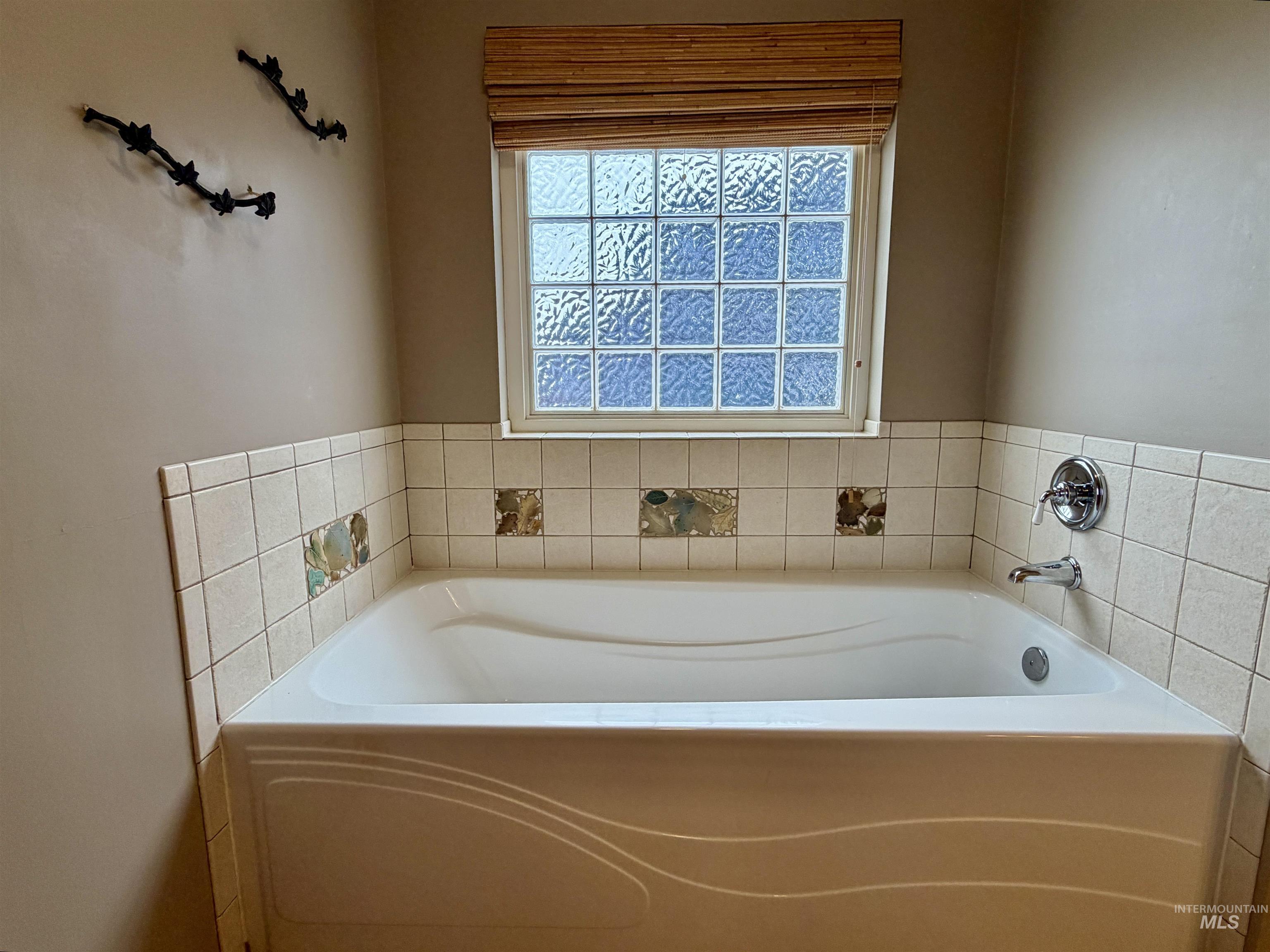 793 Indian Hills Dr, Moscow, Idaho 83843, 5 Bedrooms, 3 Bathrooms, Residential For Sale, Price $695,000,MLS 98994616