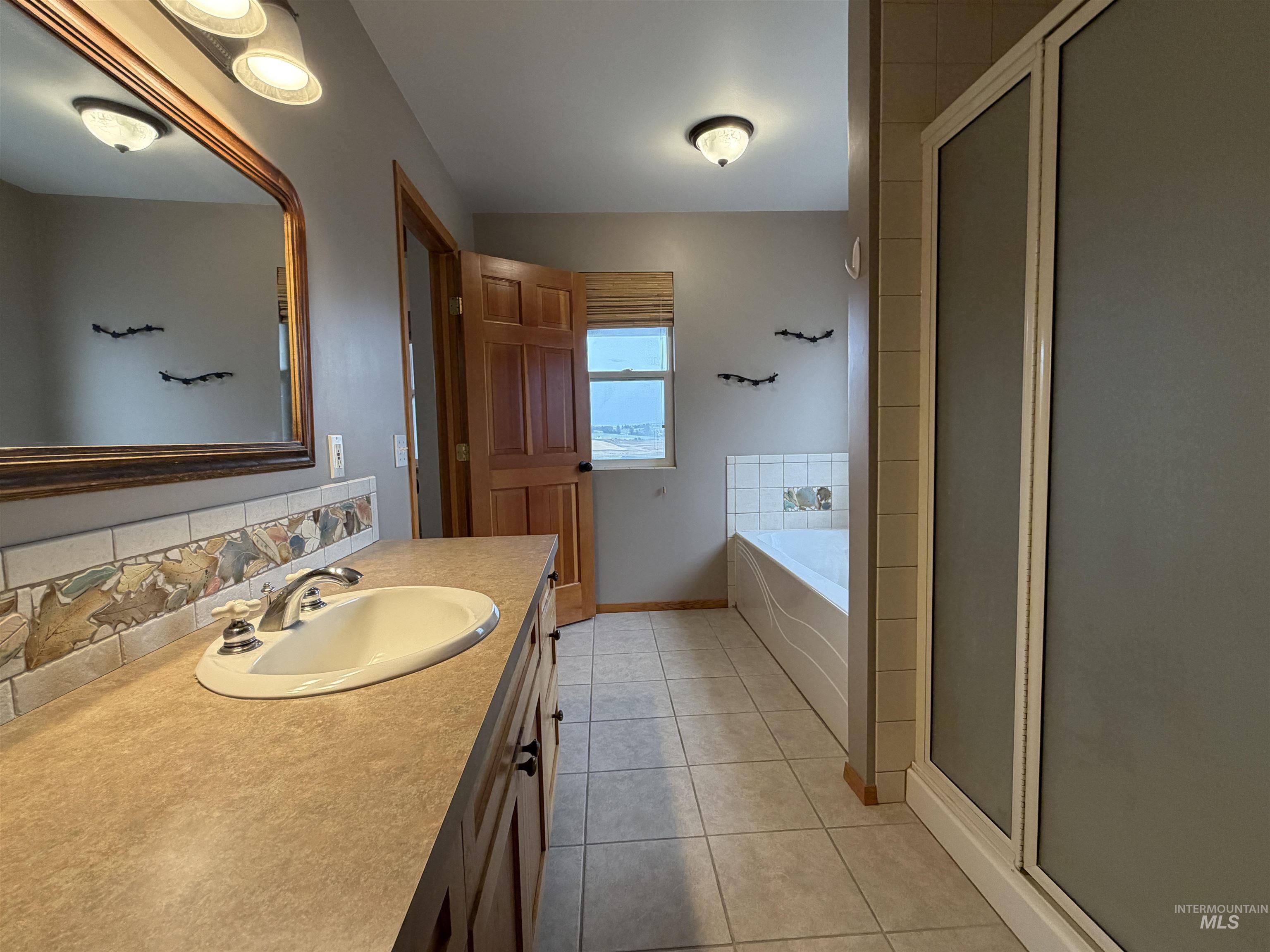 793 Indian Hills Dr, Moscow, Idaho 83843, 5 Bedrooms, 3 Bathrooms, Residential For Sale, Price $695,000,MLS 98994616