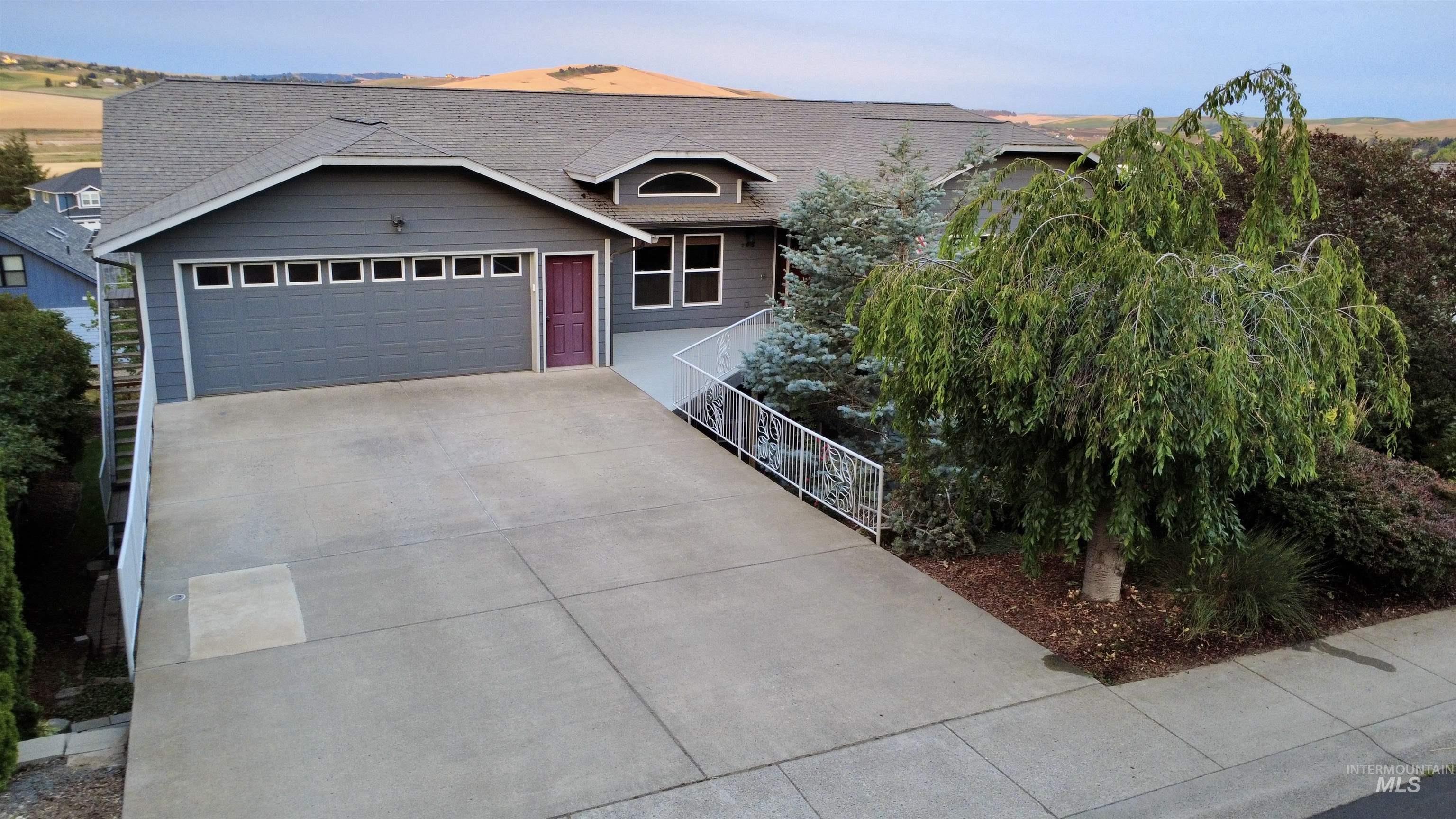 793 Indian Hills Dr, Moscow, Idaho 83843, 5 Bedrooms, 3 Bathrooms, Residential For Sale, Price $695,000,MLS 98994616