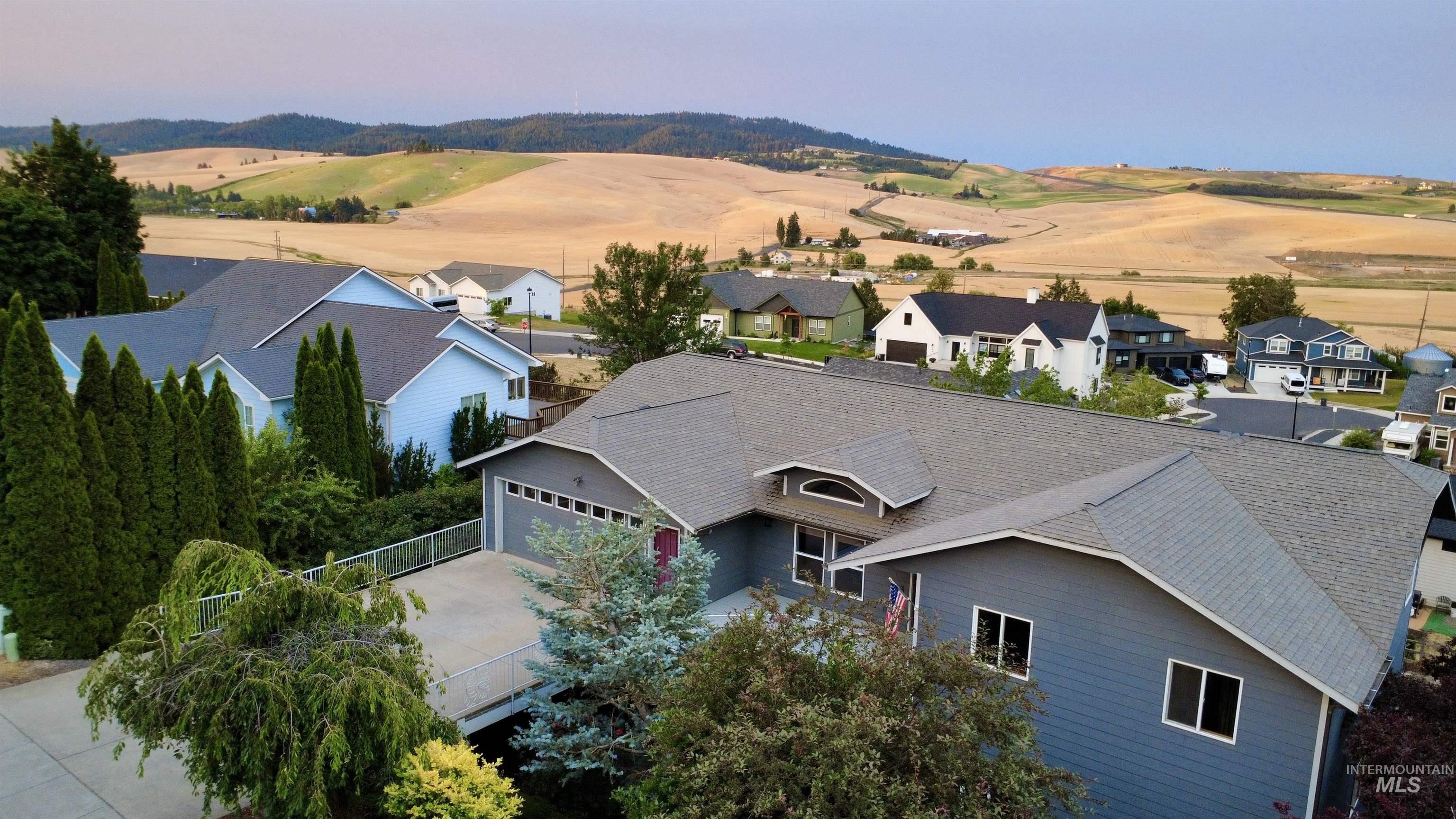 793 Indian Hills Dr, Moscow, Idaho 83843, 5 Bedrooms, 3 Bathrooms, Residential For Sale, Price $695,000,MLS 98994616