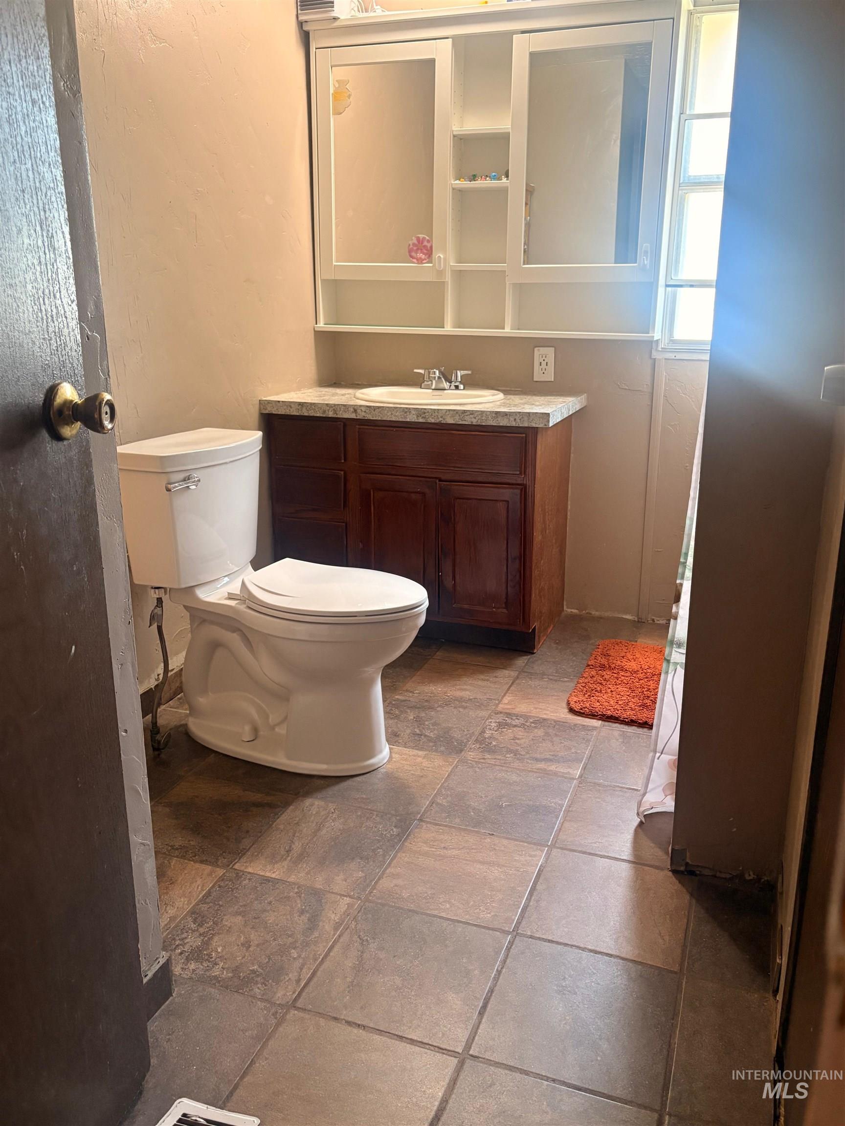 1410 W Flamingo Ave, Nampa, Idaho 83651, 2 Bedrooms, 1 Bathroom, Residential For Sale, Price $58,000, 98994619