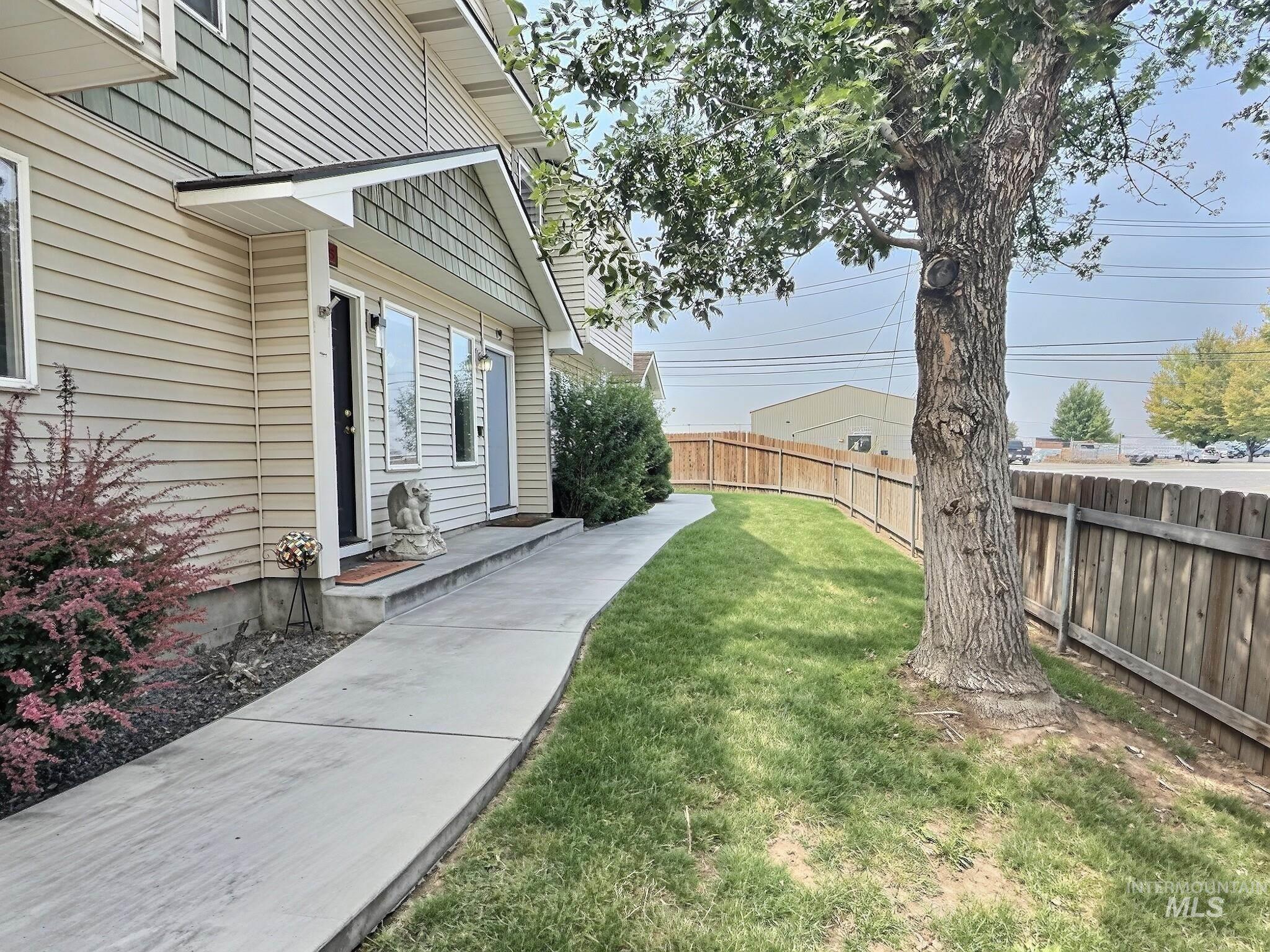 19 E King St, Meridian, Idaho 83642, 2 Bedrooms, 2.5 Bathrooms, Residential For Sale, Price $324,900, 98994624