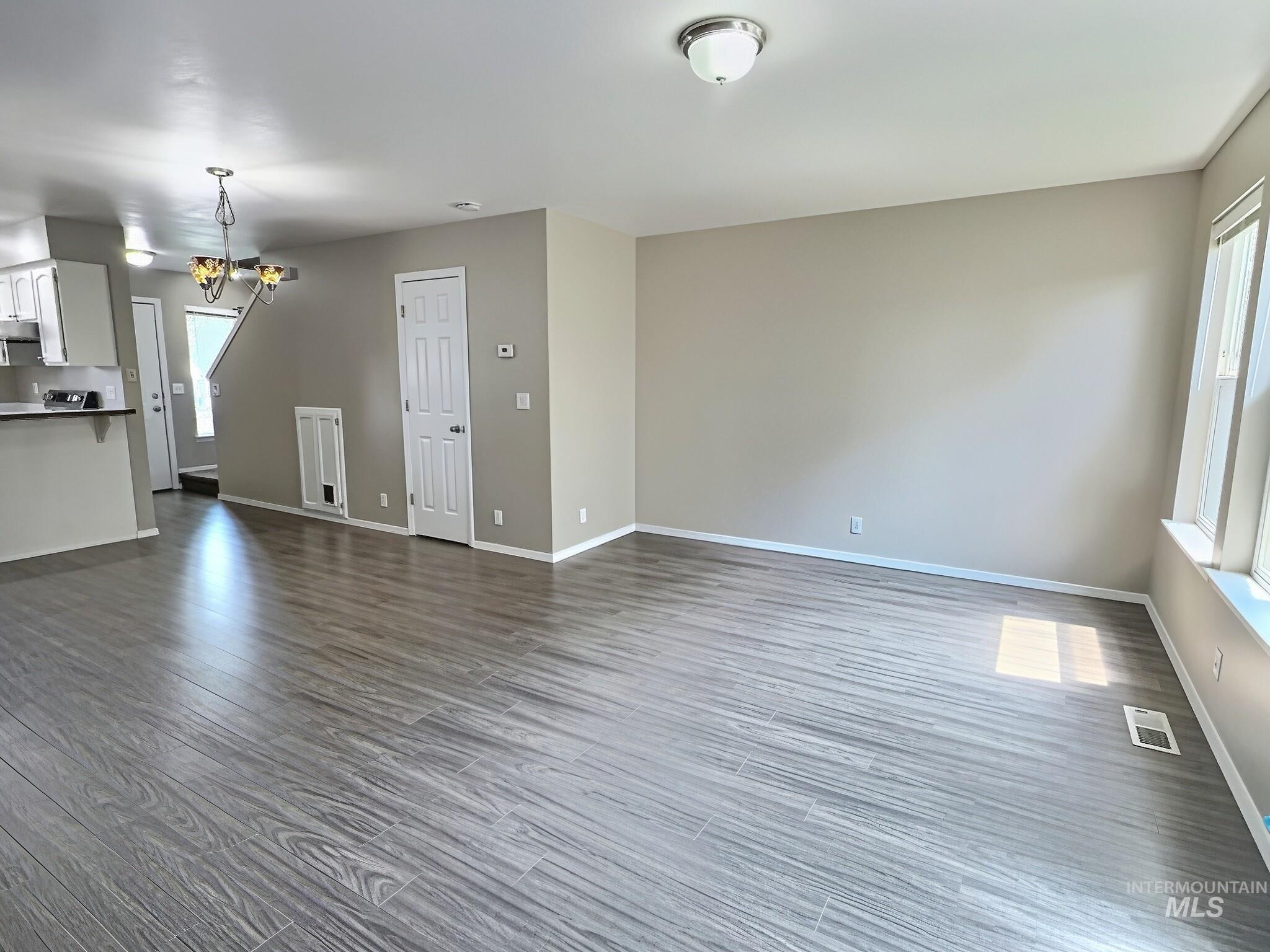 19 E King St, Meridian, Idaho 83642, 2 Bedrooms, 2.5 Bathrooms, Residential For Sale, Price $324,900, 98994624