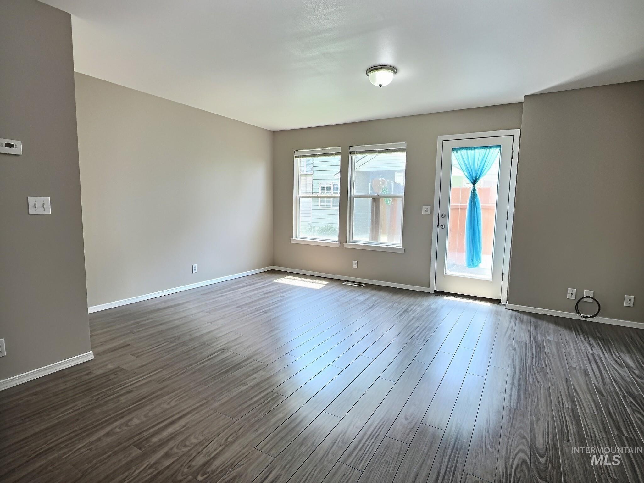 19 E King St, Meridian, Idaho 83642, 2 Bedrooms, 2.5 Bathrooms, Residential For Sale, Price $324,900, 98994624