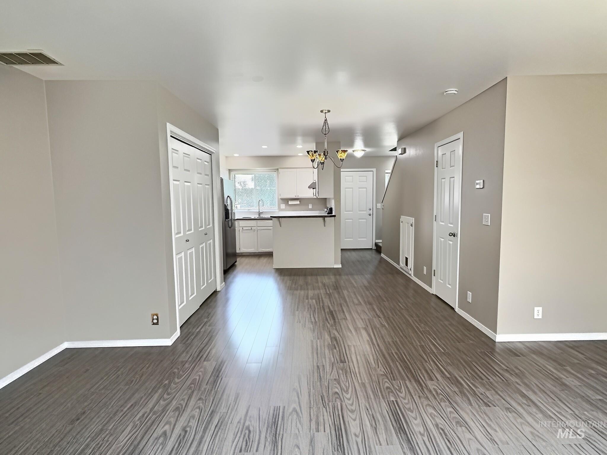 19 E King St, Meridian, Idaho 83642, 2 Bedrooms, 2.5 Bathrooms, Residential For Sale, Price $324,900, 98994624