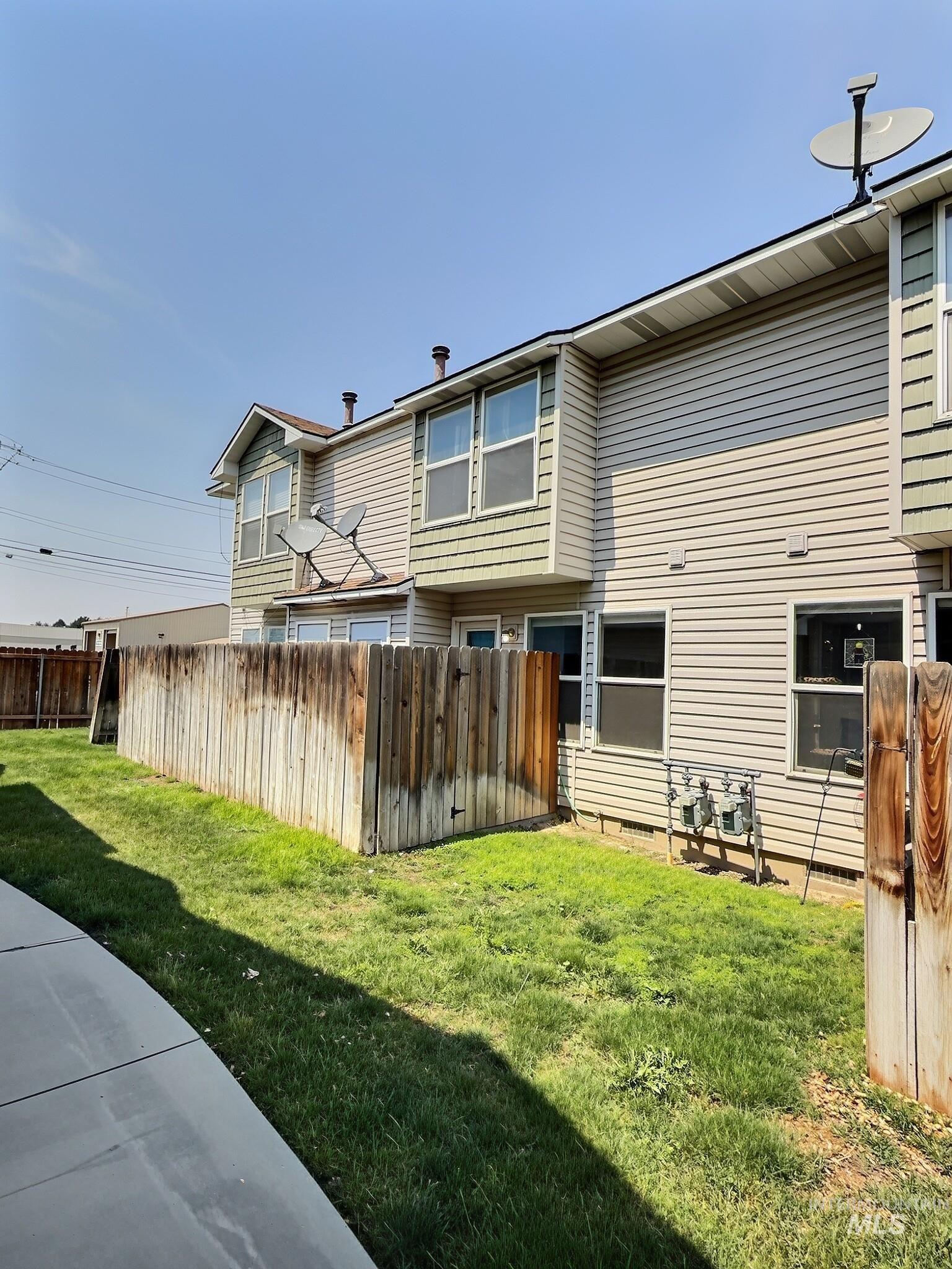 19 E King St, Meridian, Idaho 83642, 2 Bedrooms, 2.5 Bathrooms, Residential For Sale, Price $324,900, 98994624