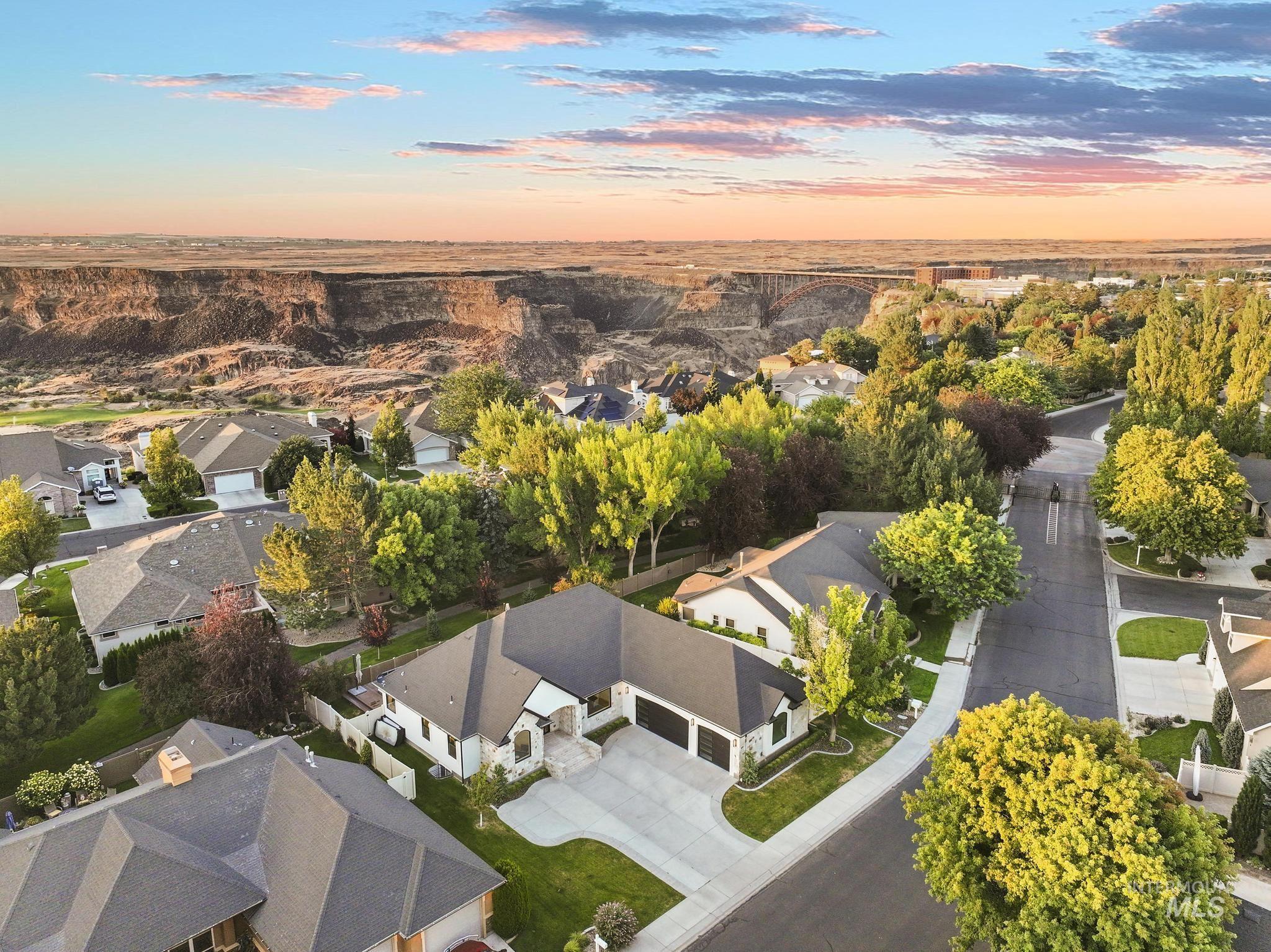 685 Canyon Park Ave, Twin Falls, Idaho 83301, 4 Bedrooms, 3 Bathrooms, Residential For Sale, Price $995,000, 98994625