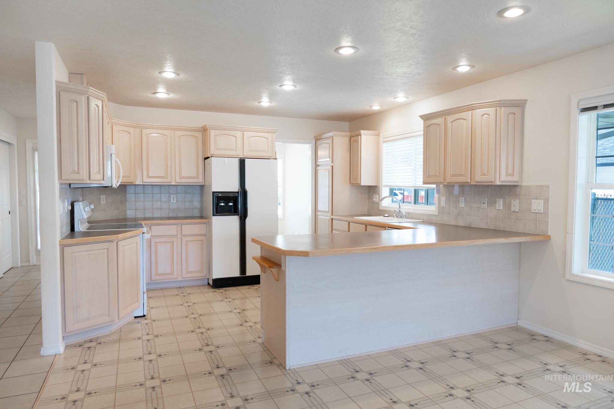 168 SW 19th St, Ontario, Oregon 97914, 3 Bedrooms, 2 Bathrooms, Residential For Sale, Price $389,000, 98994633