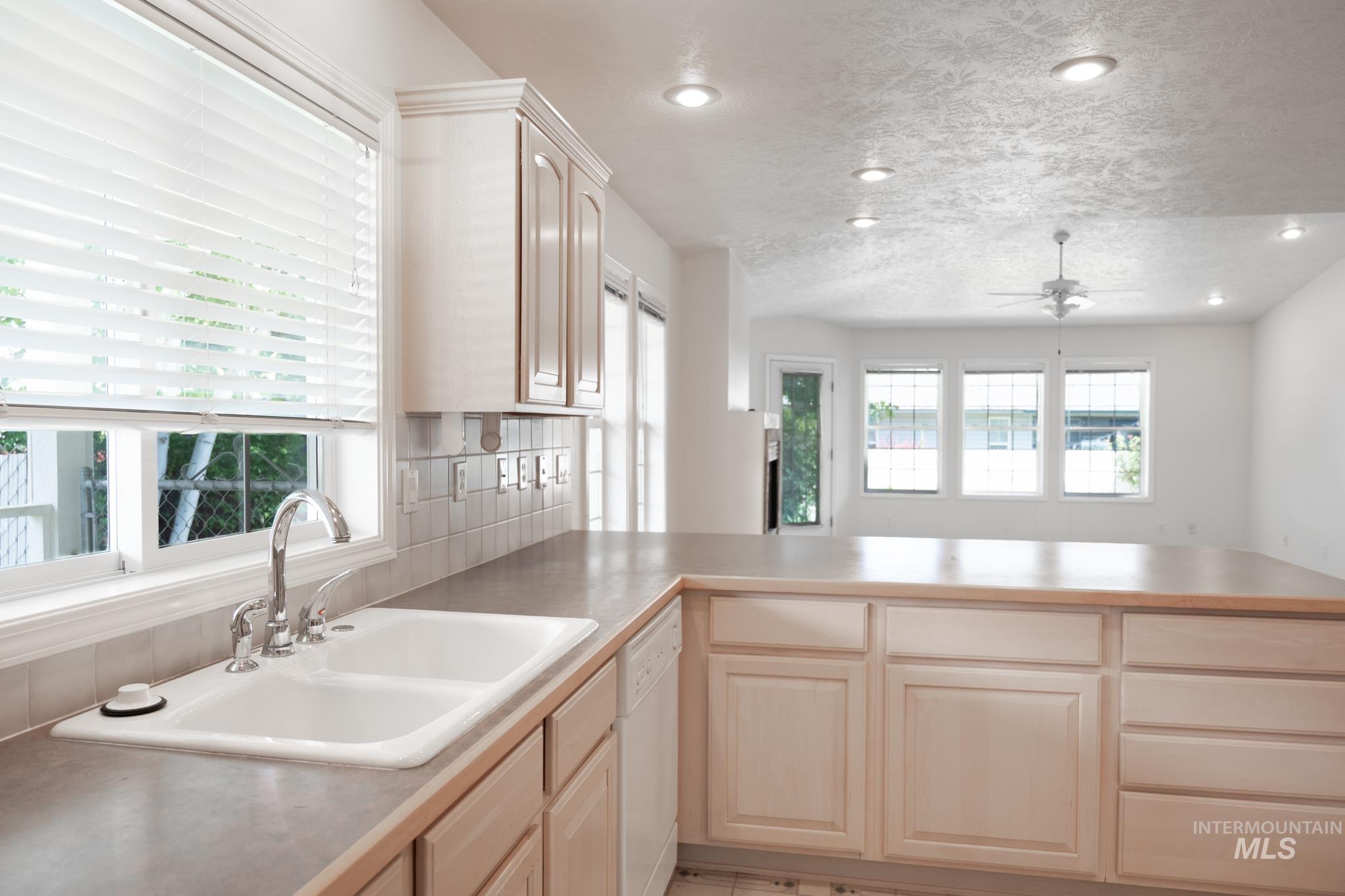 168 SW 19th St, Ontario, Oregon 97914, 3 Bedrooms, 2 Bathrooms, Residential For Sale, Price $389,000, 98994633