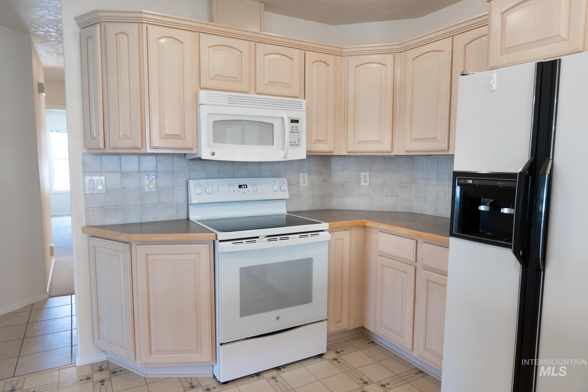 168 SW 19th St, Ontario, Oregon 97914, 3 Bedrooms, 2 Bathrooms, Residential For Sale, Price $389,000, 98994633