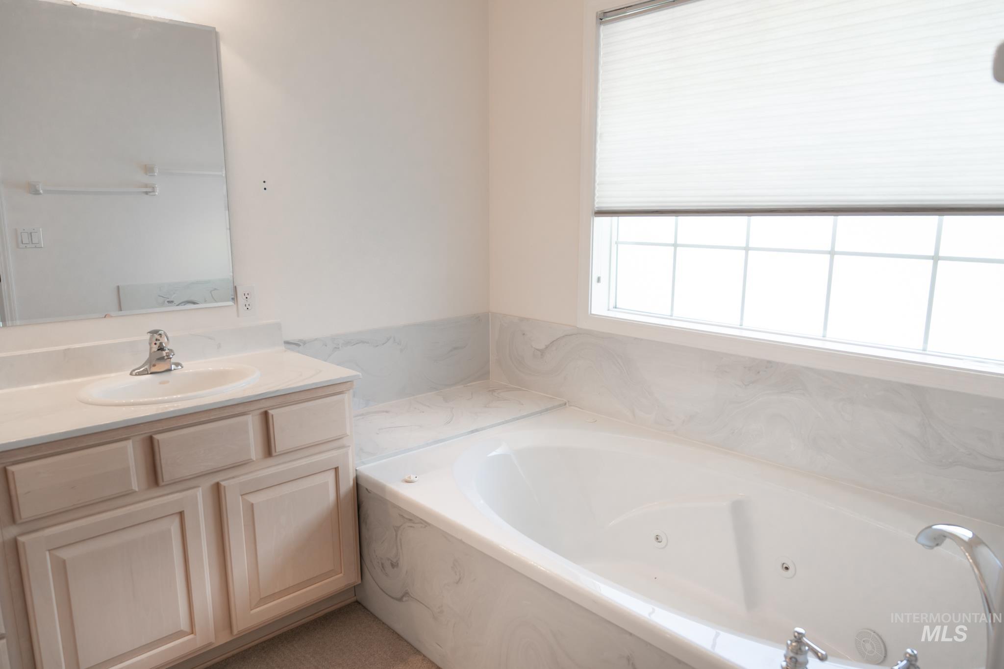 168 SW 19th St, Ontario, Oregon 97914, 3 Bedrooms, 2 Bathrooms, Residential For Sale, Price $389,000, 98994633