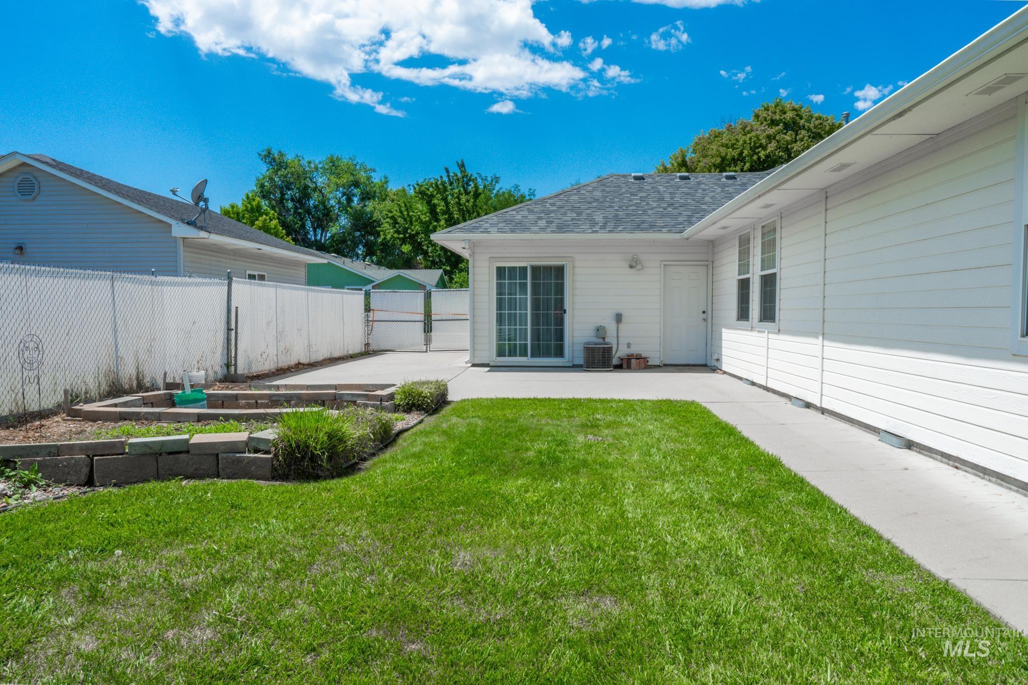 168 SW 19th St, Ontario, Oregon 97914, 3 Bedrooms, 2 Bathrooms, Residential For Sale, Price $389,000, 98994633