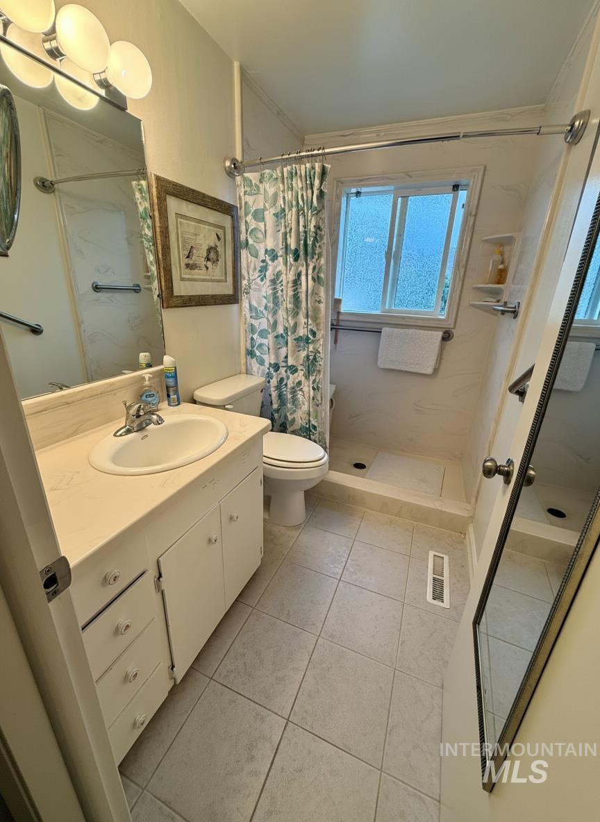 1447 10th Street, Clarkston, Washington 99403, 2 Bedrooms, 1 Bathroom, Residential Income For Sale, Price $360,000, 98994641