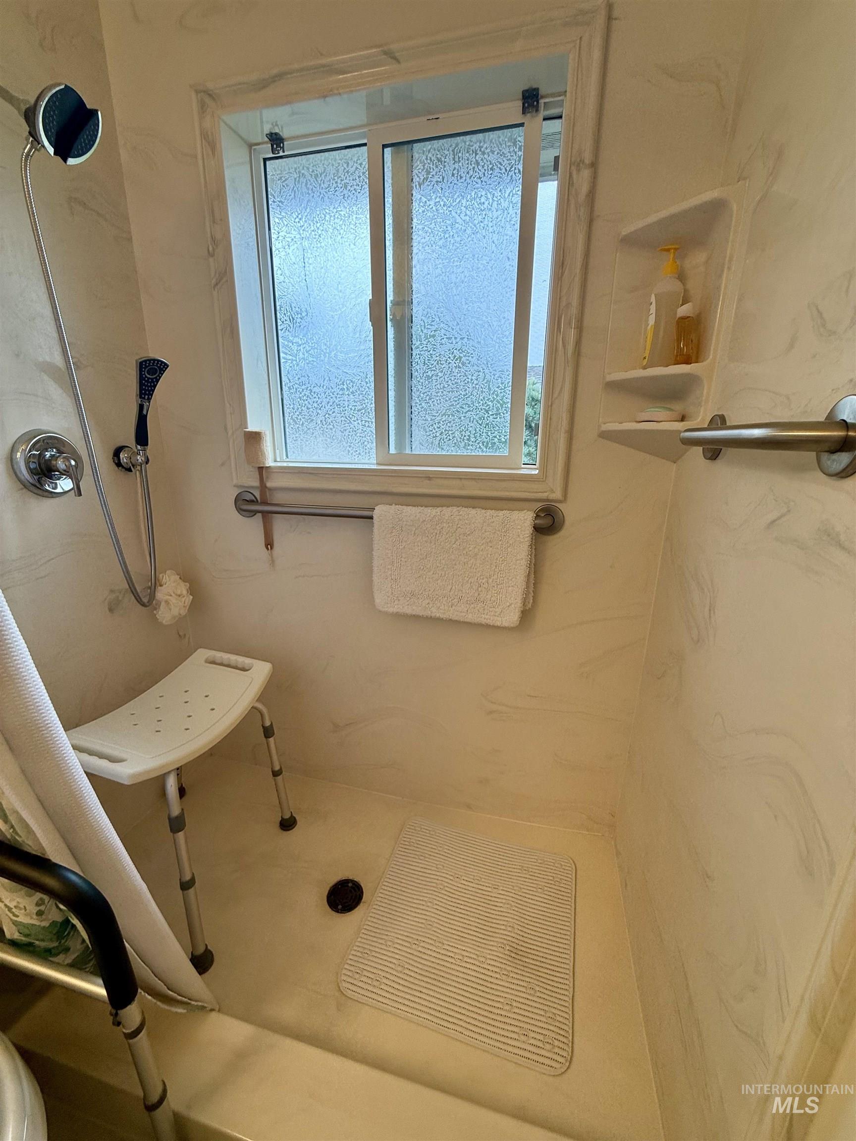 1447 10th Street, Clarkston, Washington 99403, 2 Bedrooms, 1 Bathroom, Residential Income For Sale, Price $360,000, 98994641