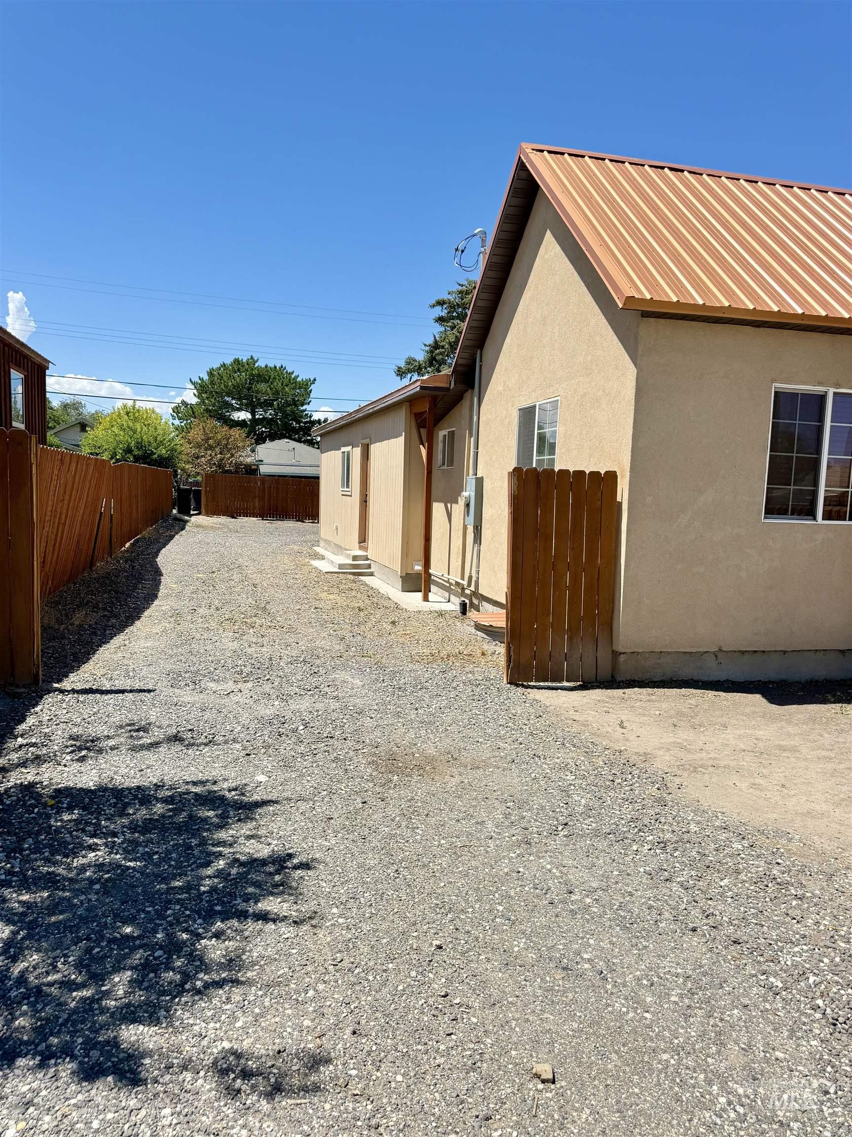 329 11th Ave N, Buhl, Idaho 83316, 3 Bedrooms, 2 Bathrooms, Residential For Sale, Price $325,000, 98994646