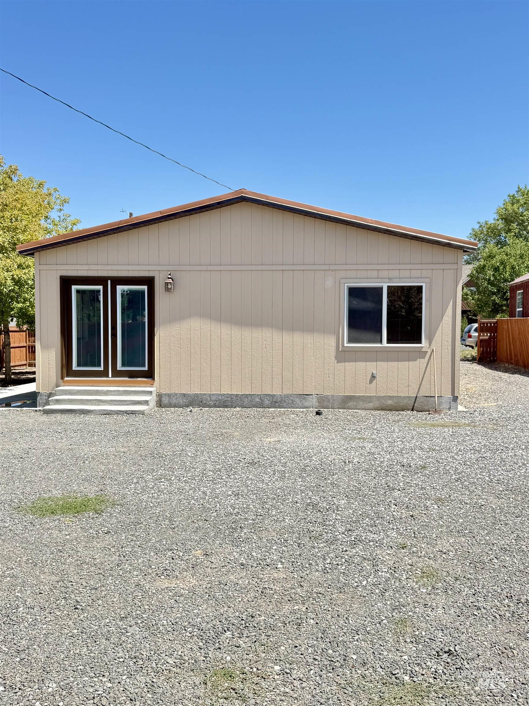 329 11th Ave N, Buhl, Idaho 83316, 3 Bedrooms, 2 Bathrooms, Residential For Sale, Price $325,000, 98994646