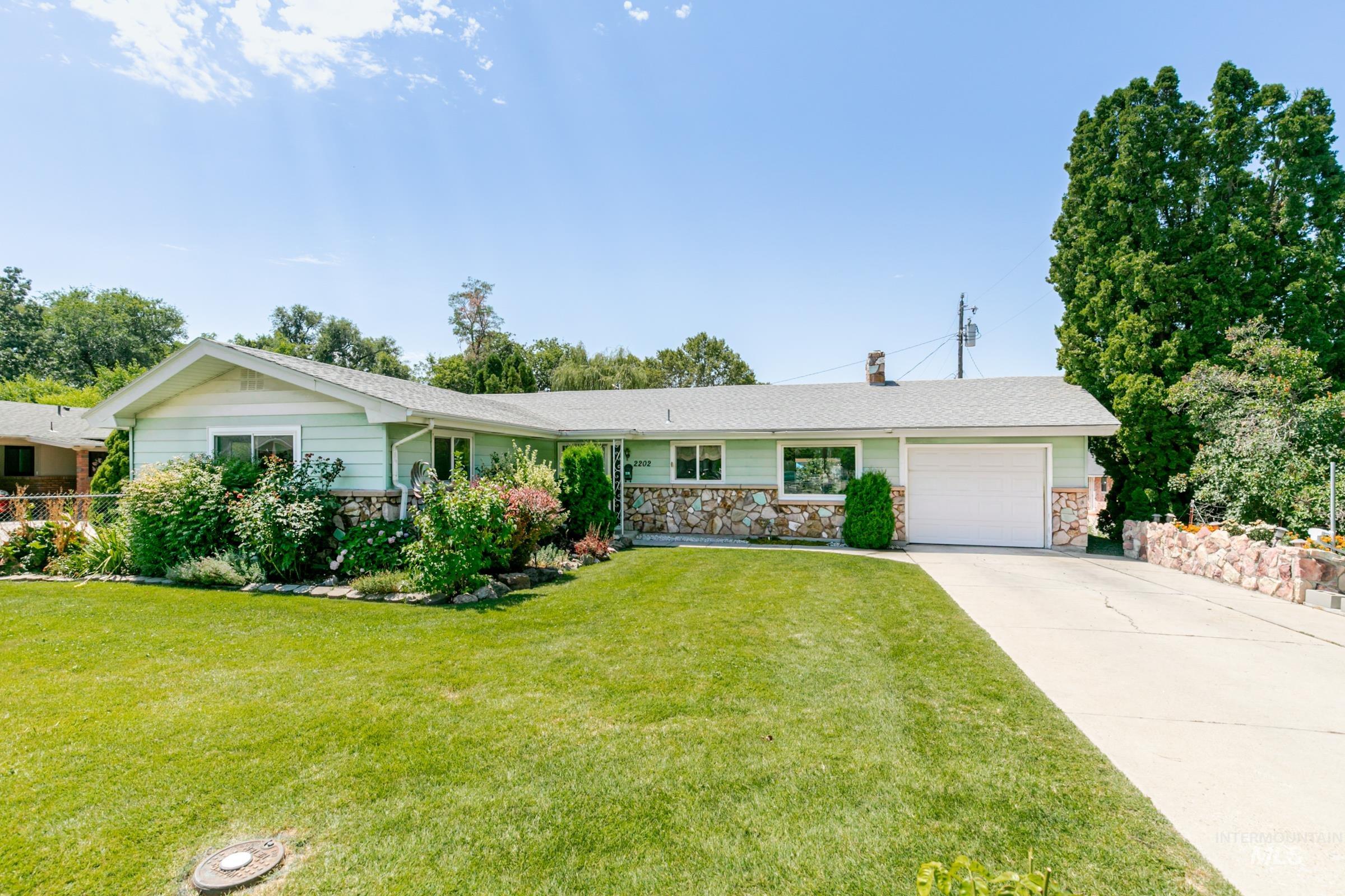 2202 Ellis Ave, Caldwell, Idaho 83605, 3 Bedrooms, 2 Bathrooms, Residential For Sale, Price $350,000, 98994648