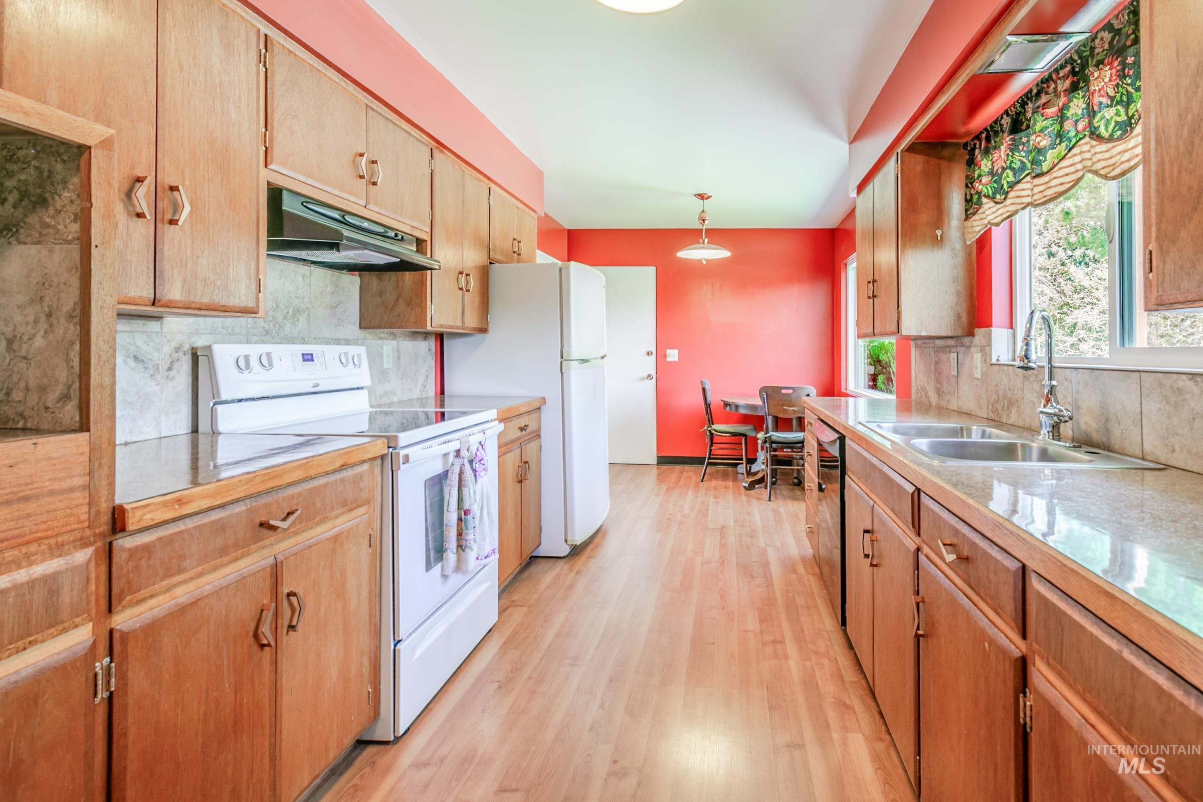 2202 Ellis Ave, Caldwell, Idaho 83605, 3 Bedrooms, 2 Bathrooms, Residential For Sale, Price $350,000, 98994648