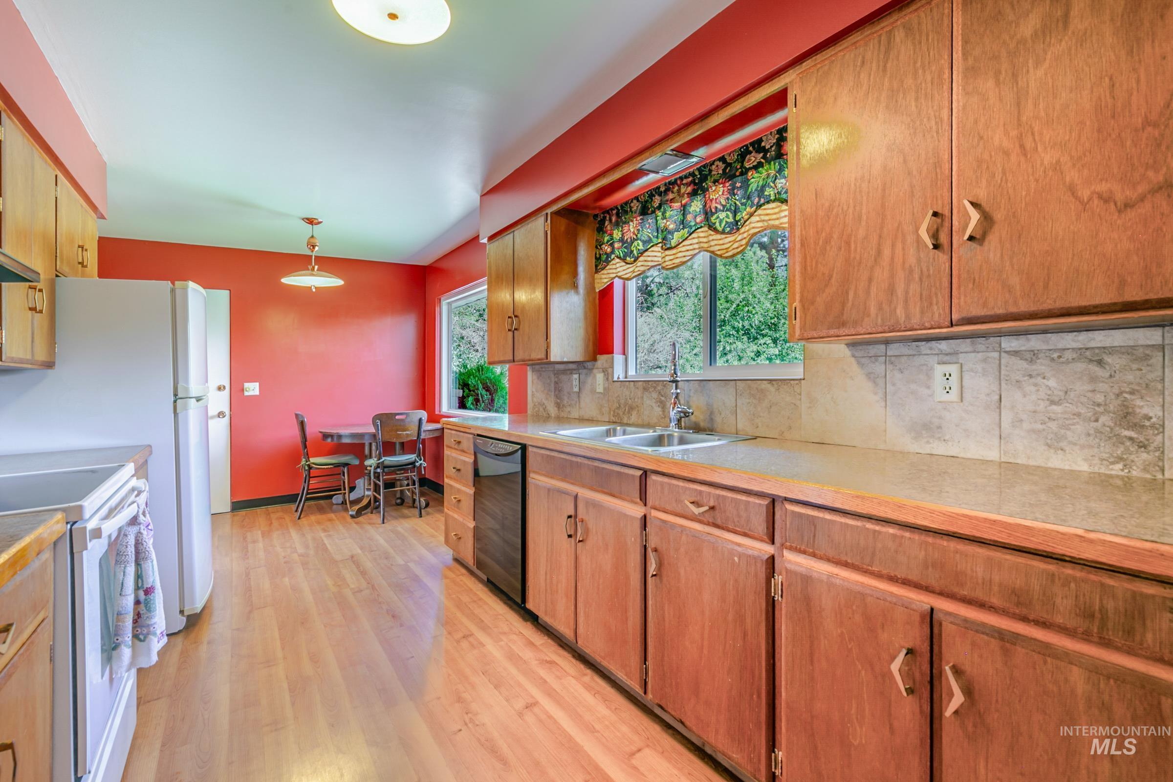 2202 Ellis Ave, Caldwell, Idaho 83605, 3 Bedrooms, 2 Bathrooms, Residential For Sale, Price $350,000, 98994648