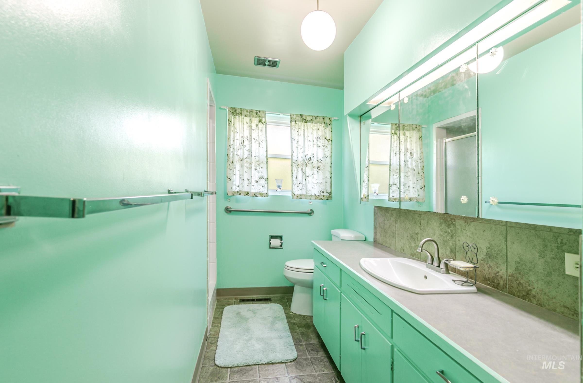 2202 Ellis Ave, Caldwell, Idaho 83605, 3 Bedrooms, 2 Bathrooms, Residential For Sale, Price $350,000, 98994648