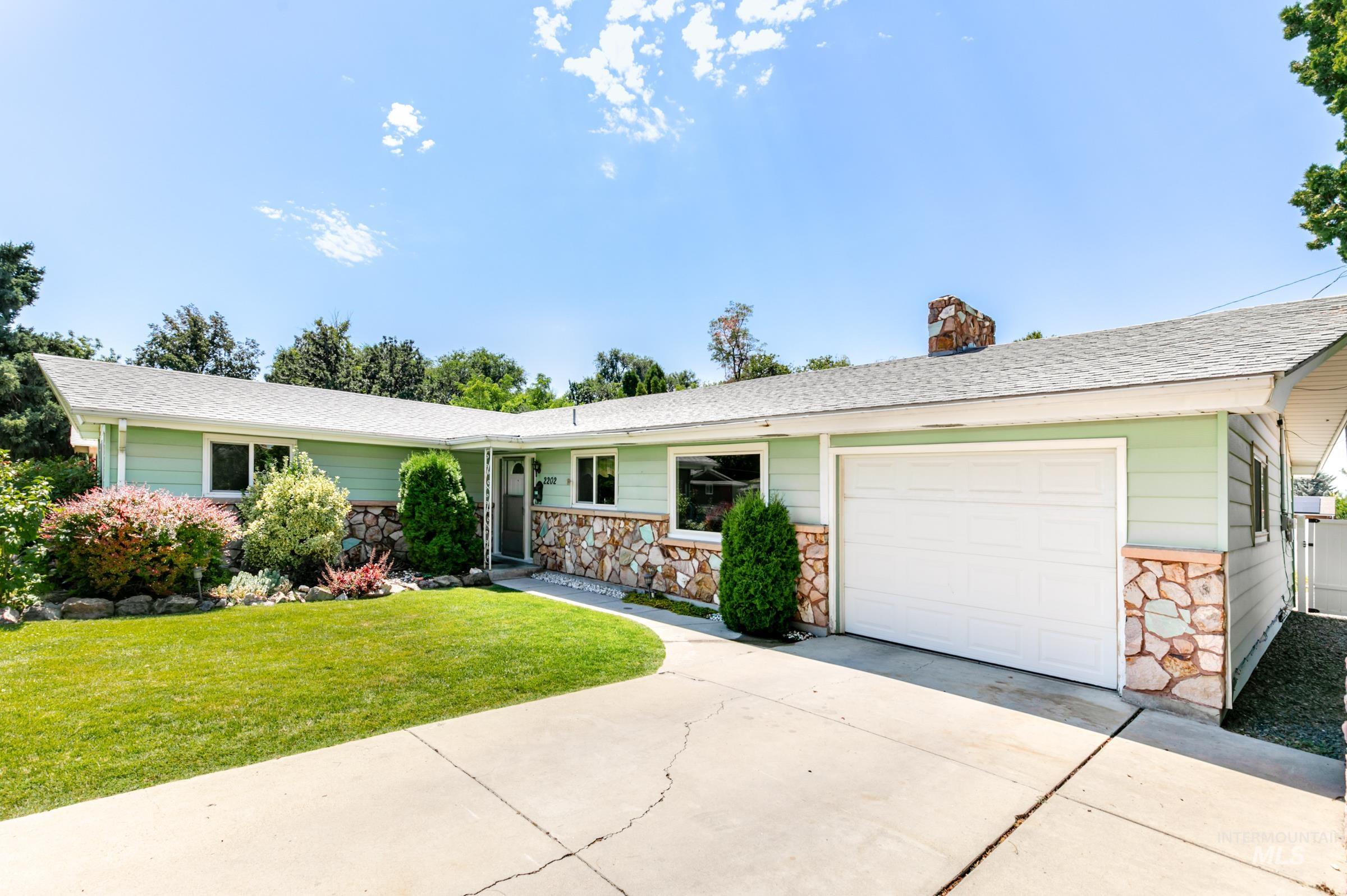 2202 Ellis Ave, Caldwell, Idaho 83605, 3 Bedrooms, 2 Bathrooms, Residential For Sale, Price $350,000, 98994648