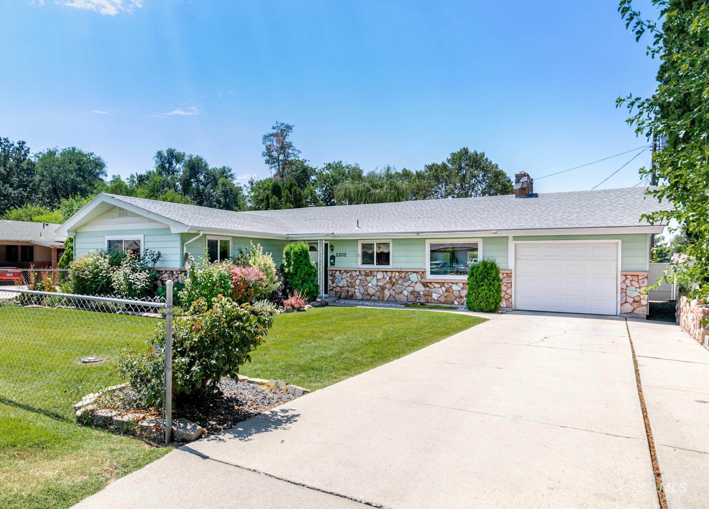 2202 Ellis Ave, Caldwell, Idaho 83605, 3 Bedrooms, 2 Bathrooms, Residential For Sale, Price $350,000, 98994648