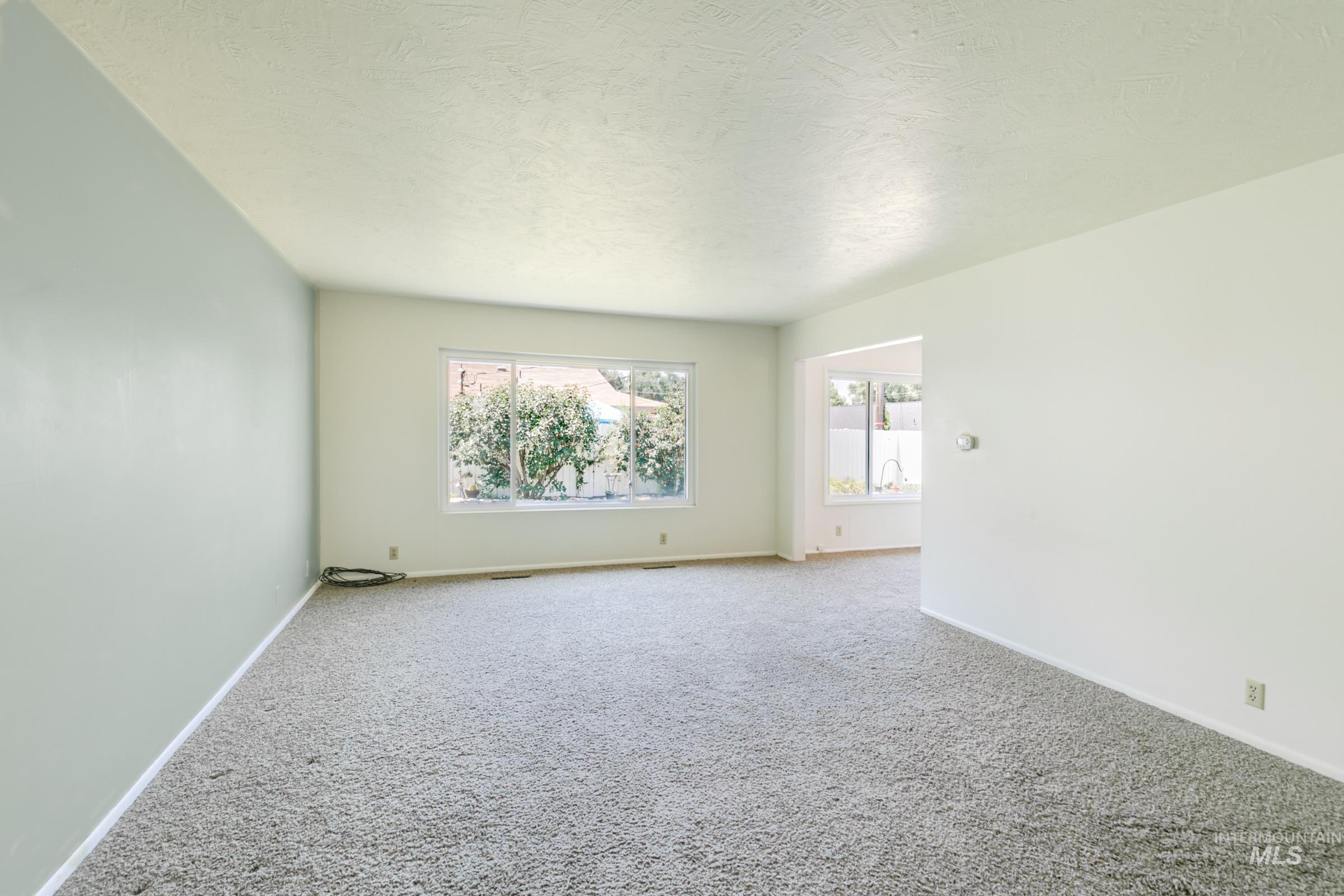2202 Ellis Ave, Caldwell, Idaho 83605, 3 Bedrooms, 2 Bathrooms, Residential For Sale, Price $350,000, 98994648