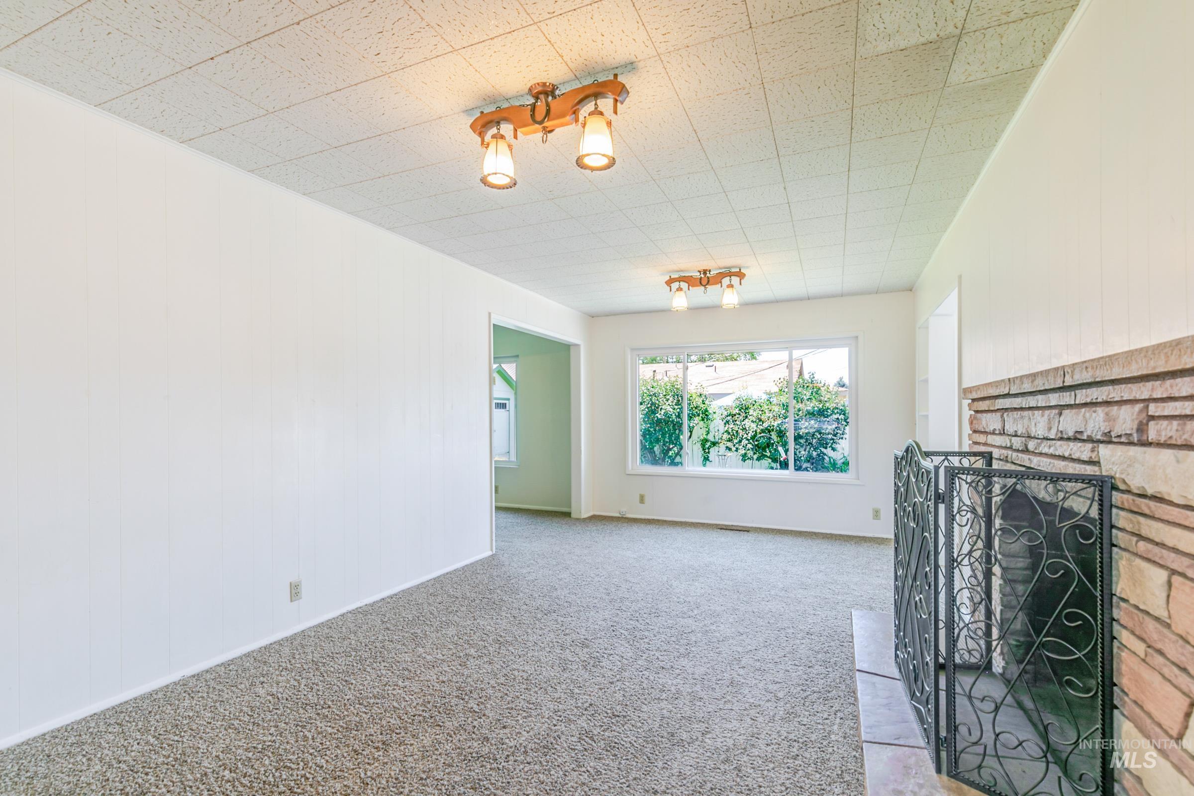 2202 Ellis Ave, Caldwell, Idaho 83605, 3 Bedrooms, 2 Bathrooms, Residential For Sale, Price $350,000, 98994648