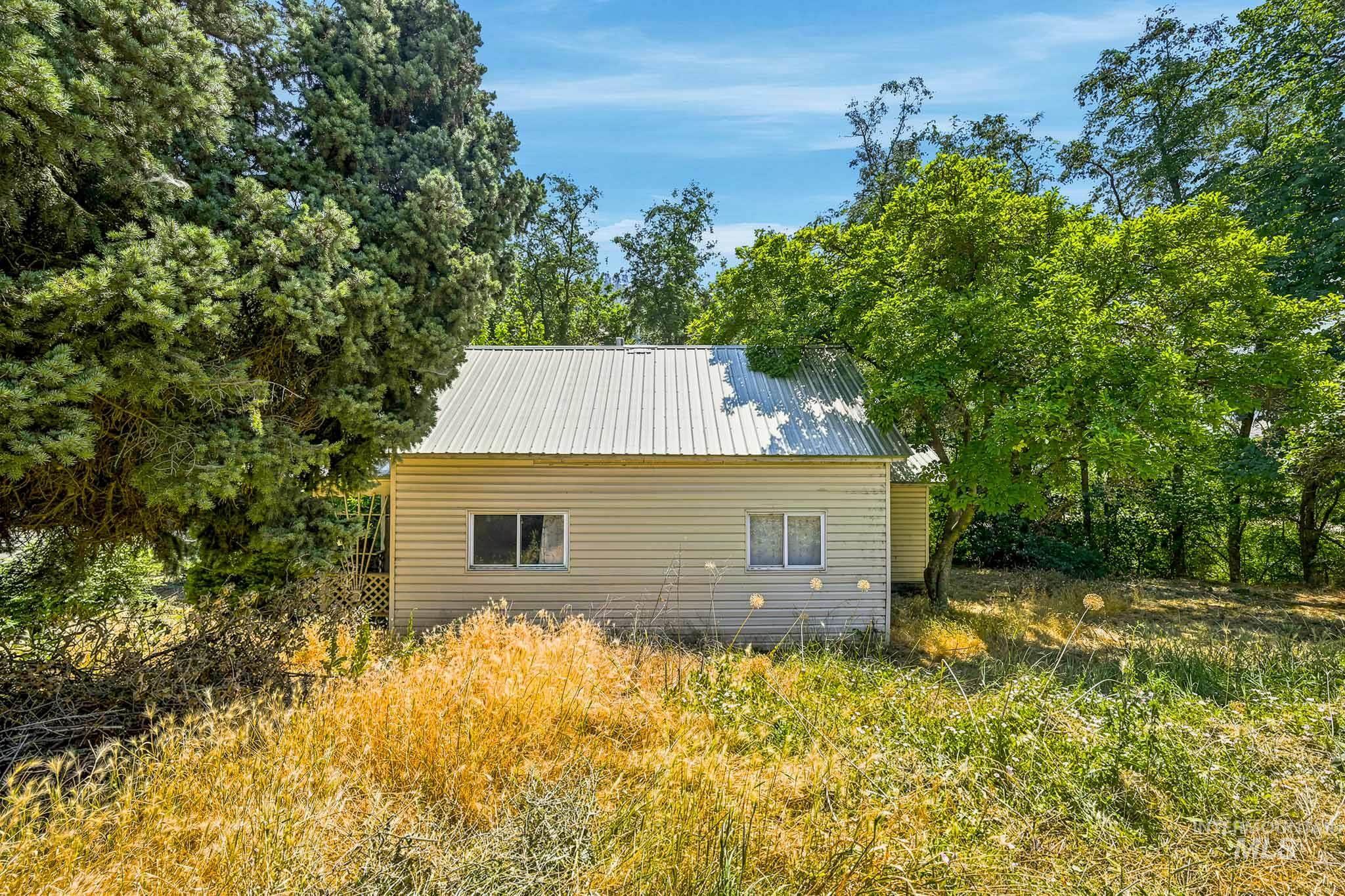 101 2nd St, Juliaetta, Idaho 83535, 2 Bedrooms, 1 Bathroom, Residential For Sale, Price $125,000, 98994649
