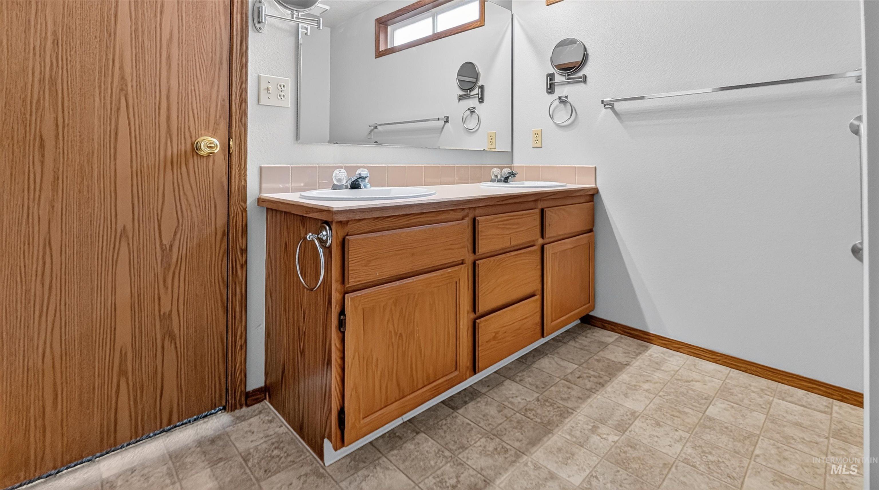 3698 S Peoria Way, Meridian, Idaho 83642, 3 Bedrooms, 2 Bathrooms, Residential For Sale, Price $395,000,MLS 98994652