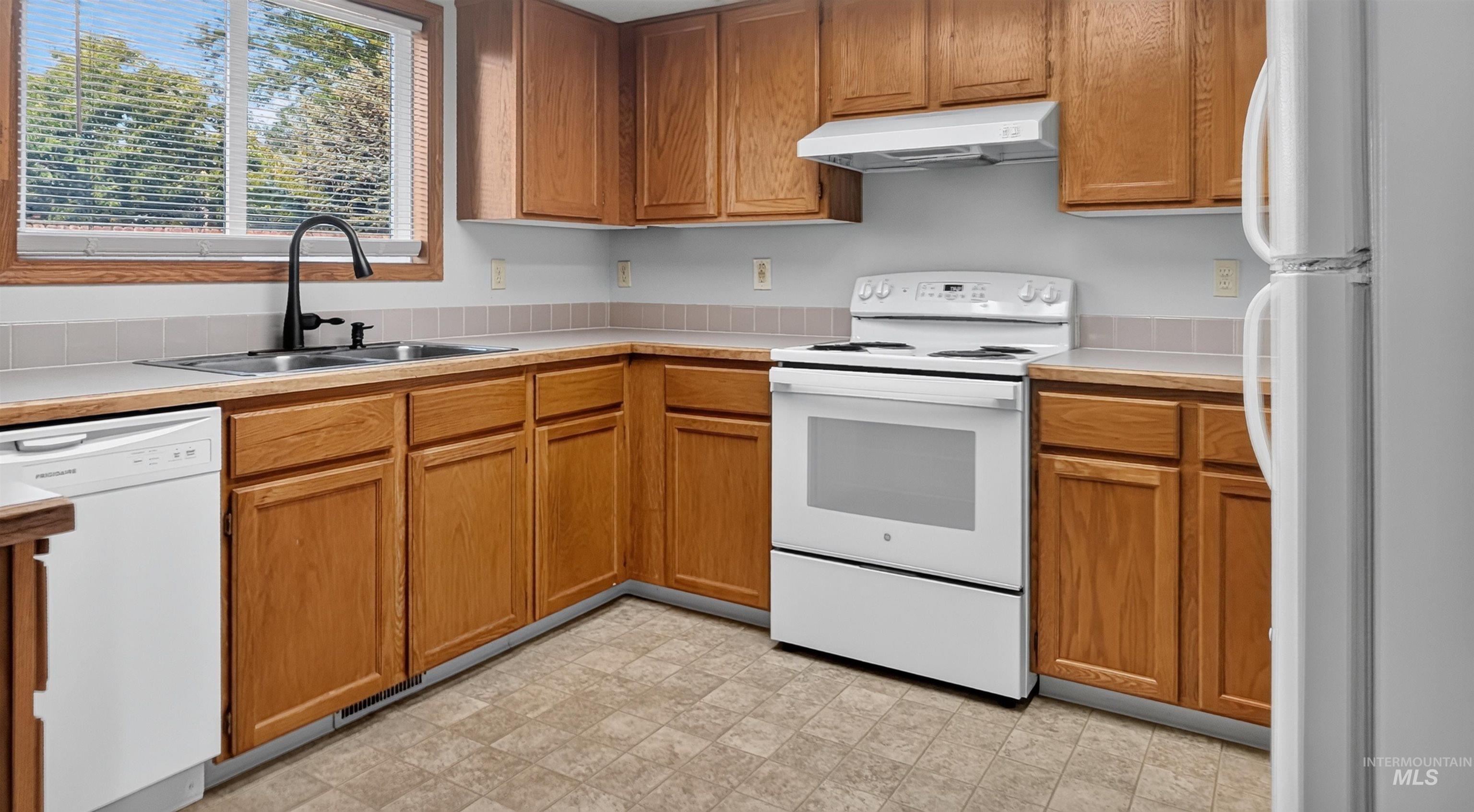 3698 S Peoria Way, Meridian, Idaho 83642, 3 Bedrooms, 2 Bathrooms, Residential For Sale, Price $395,000,MLS 98994652